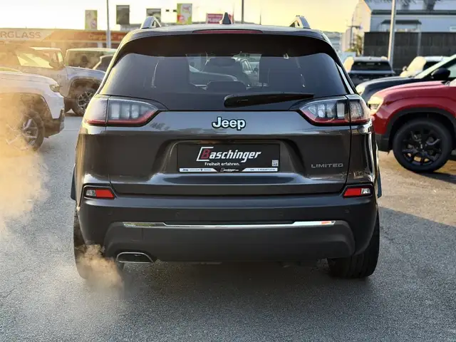 Jeep Cherokee view 6