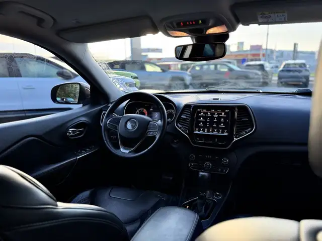 Jeep Cherokee view 10