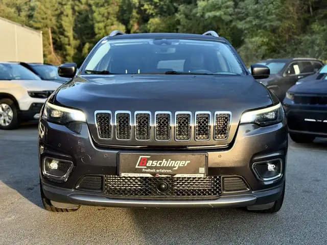 Jeep Cherokee view 2
