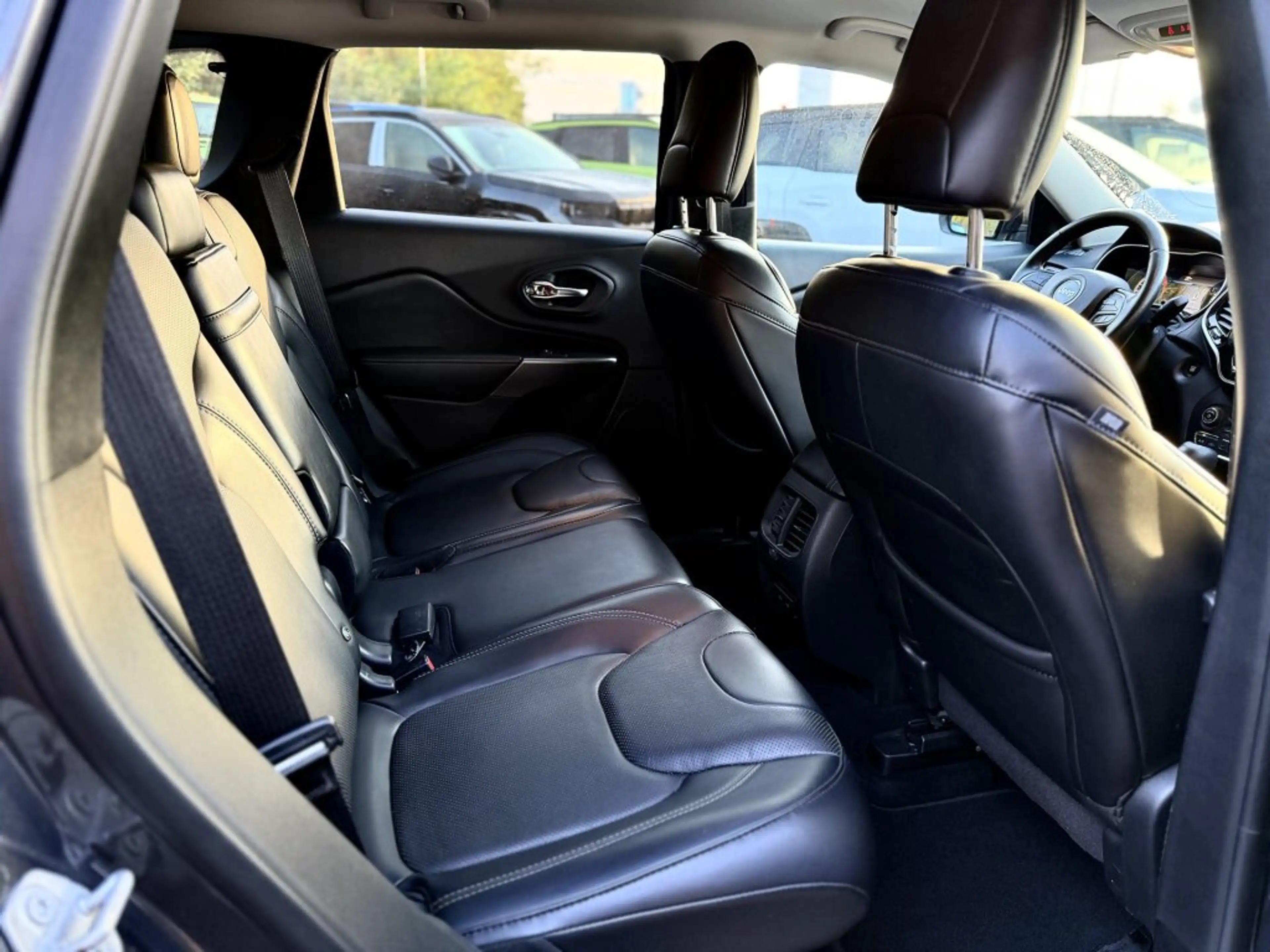 Jeep Cherokee Limited FWD 2.2 Diesel — photo 9
