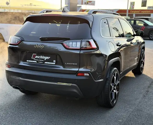 Jeep Cherokee view 7