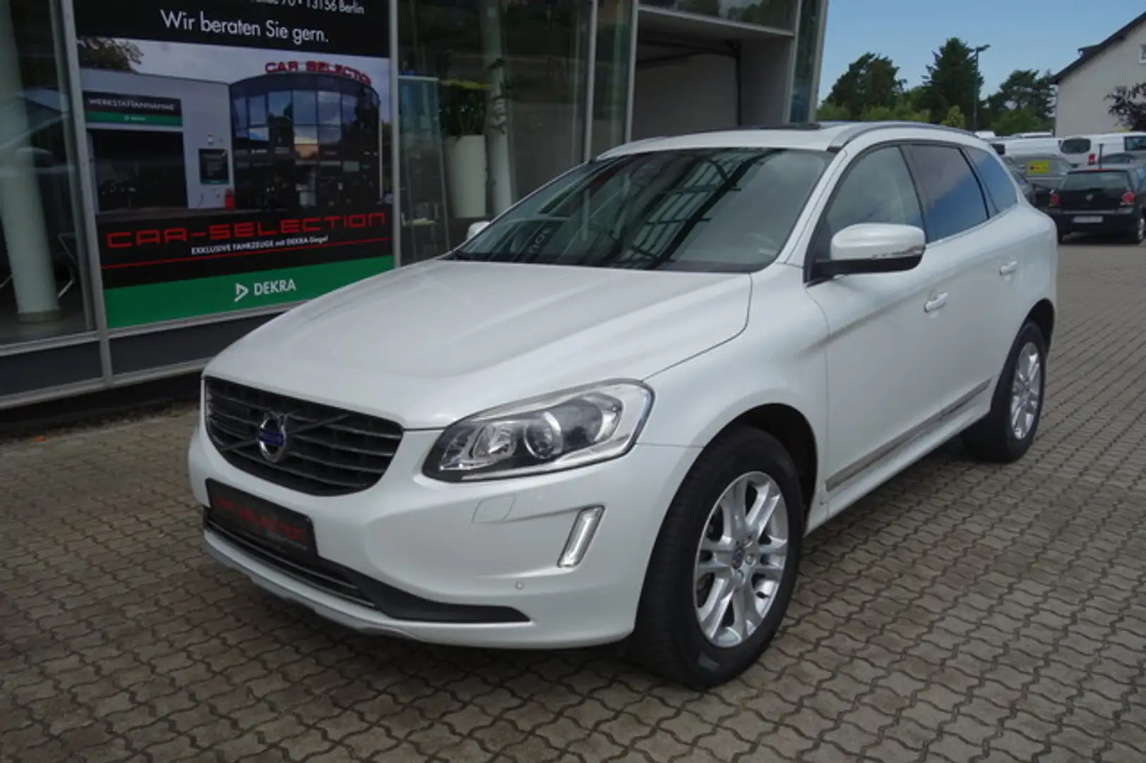 Volvo XC60 XC 60 2,0 d Summum PANO/XENON/NAVI/KAM/STDHZG Weiß - 1