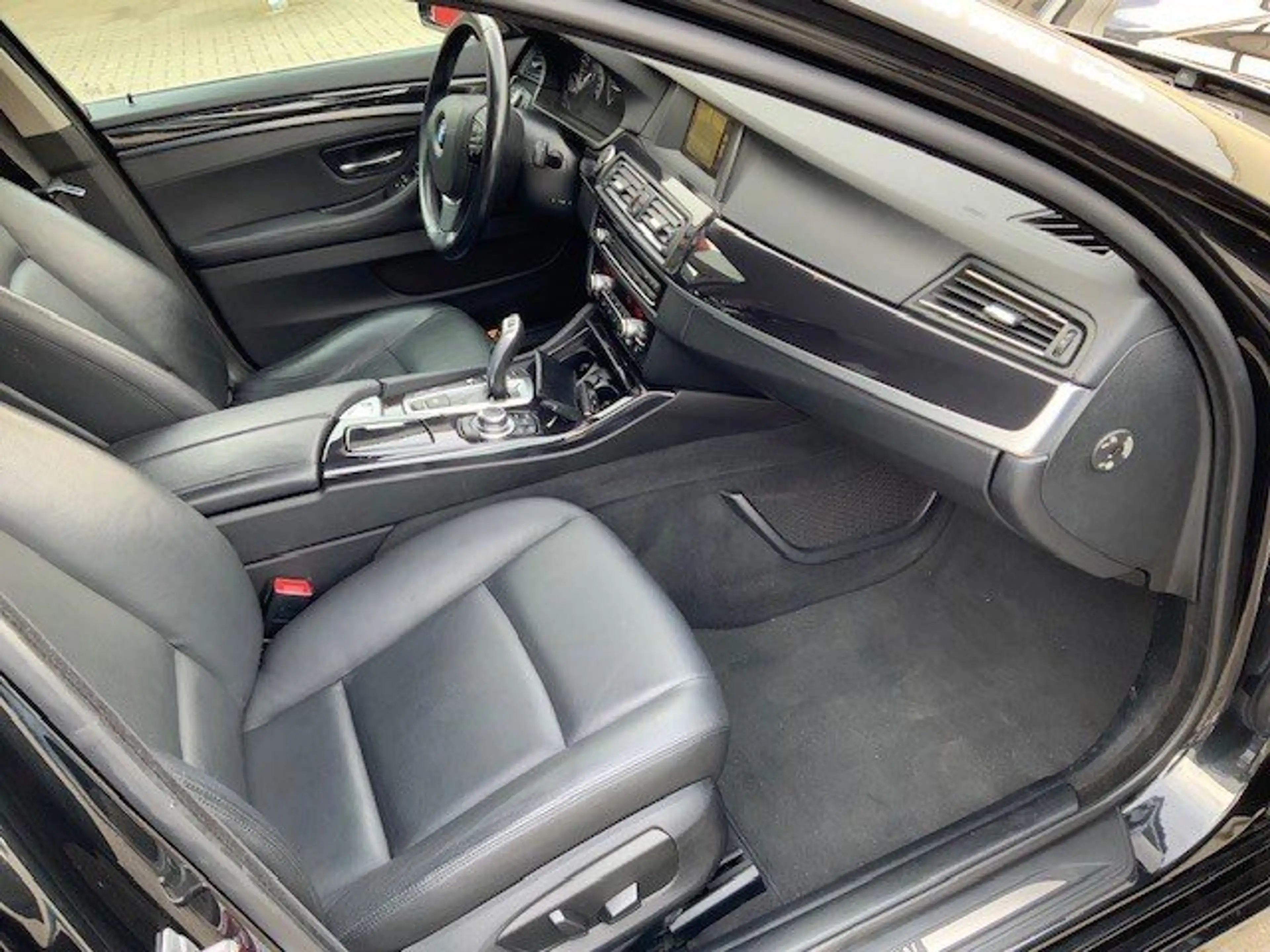 BMW 525 d xDrive — photo 8