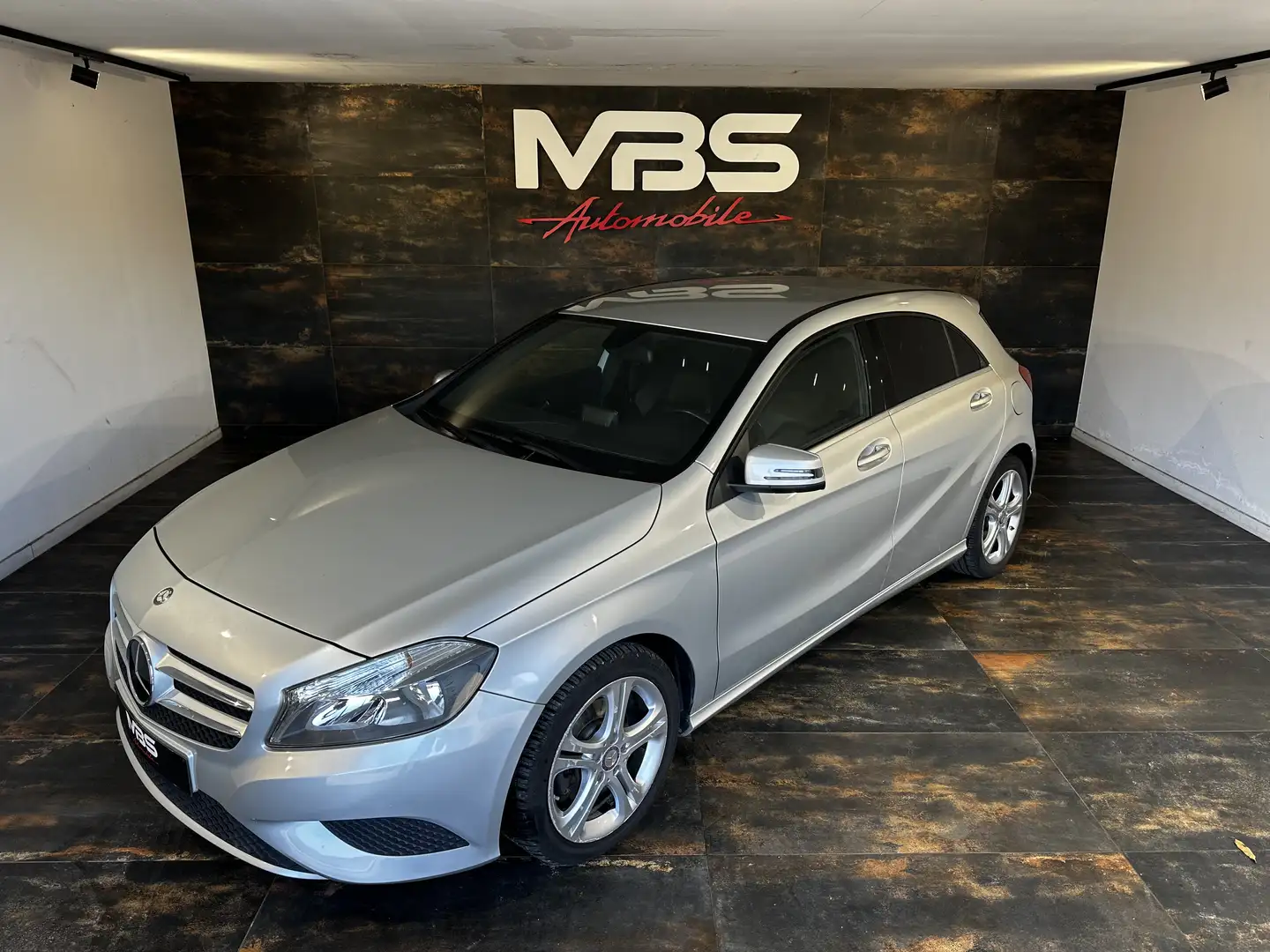 Mercedes-Benz A 180 *Boite Auto *GPS *Cuir* 1 propriétaire Argent - 2