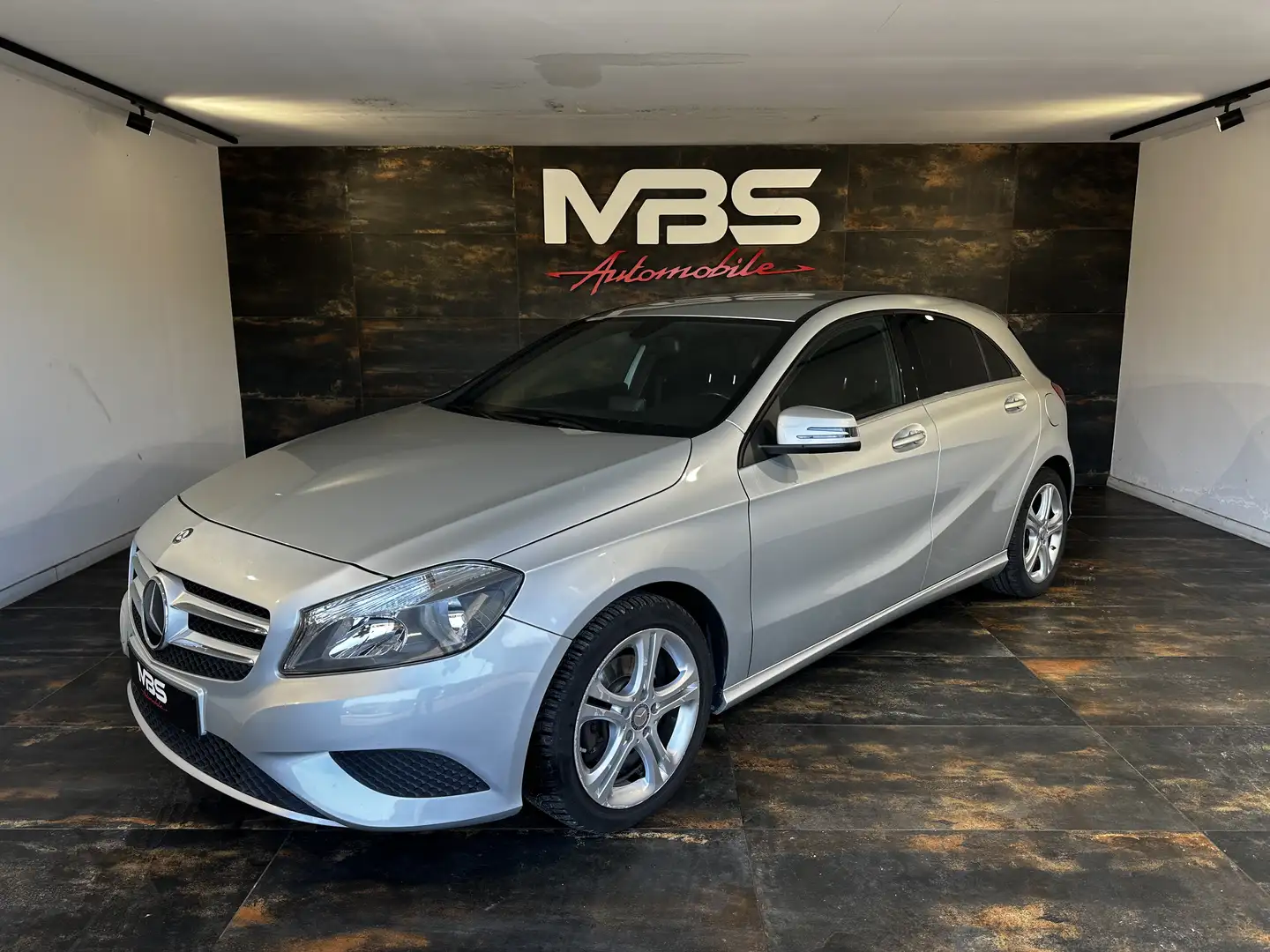 Mercedes-Benz A 180 *Boite Auto *GPS *Cuir* 1 propriétaire Argent - 1