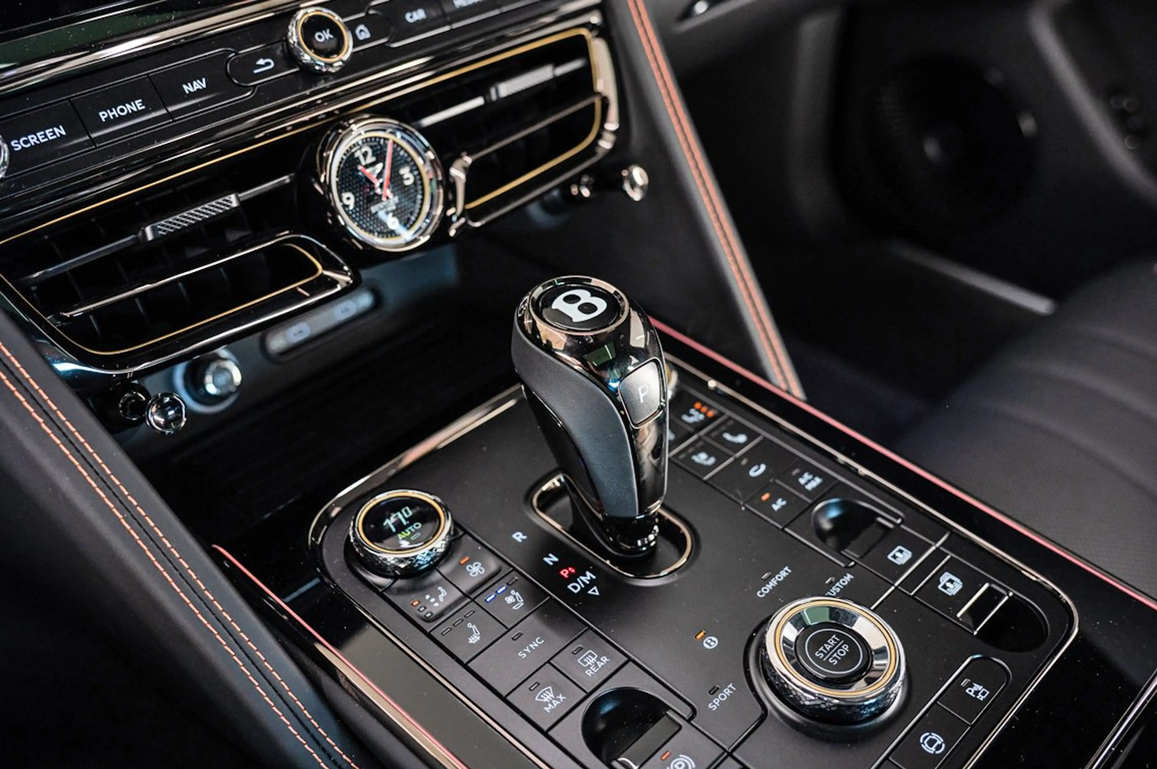 Bentley Flying Spur Flying Spur Black Edition V8 Hybrid — photo 11