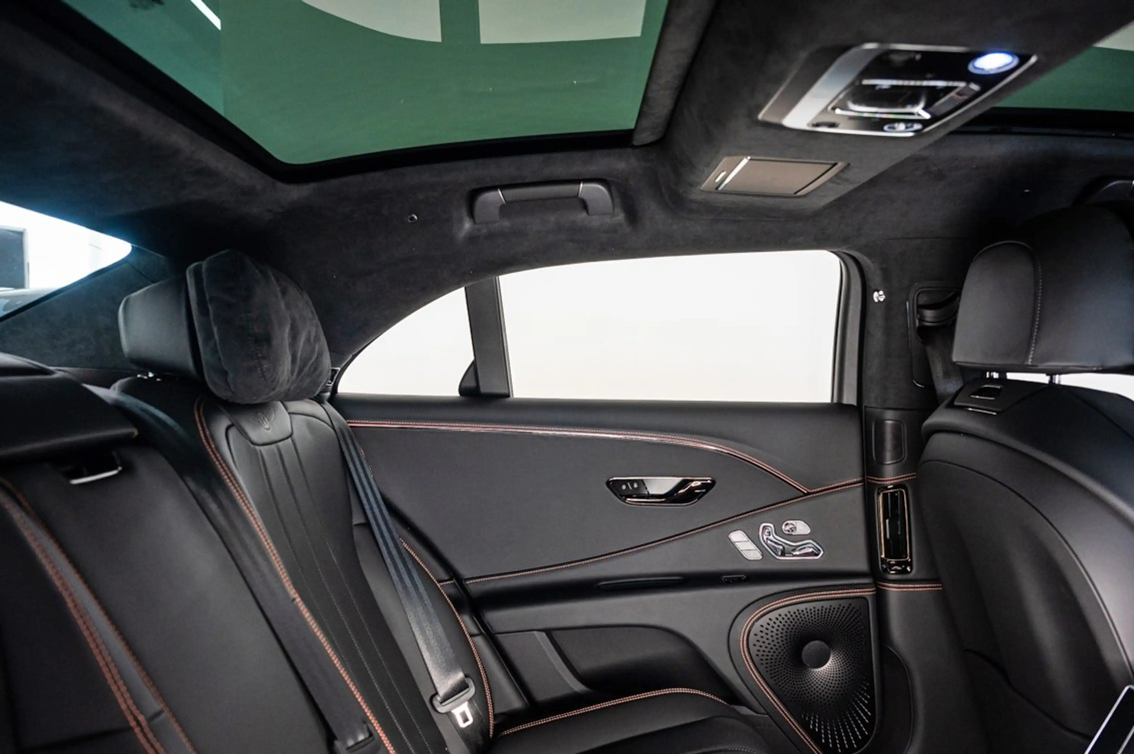 Bentley Flying Spur Flying Spur Black Edition V8 Hybrid — photo 14