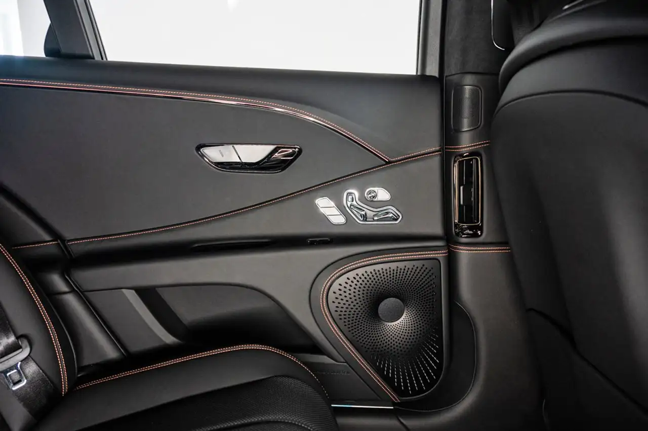 Bentley Flying Spur 2025 — фото 13