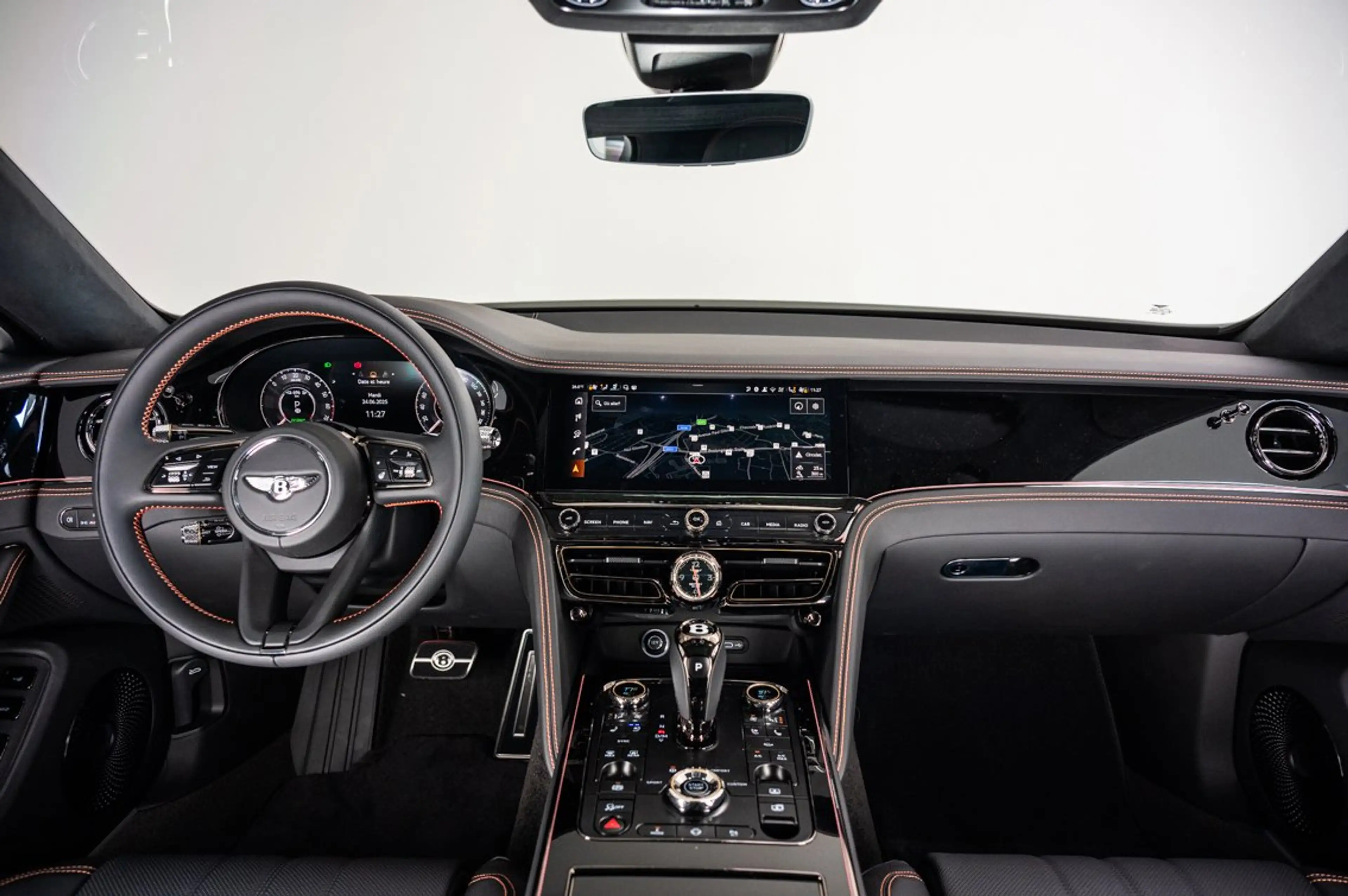 Bentley Flying Spur Flying Spur Black Edition V8 Hybrid — photo 9