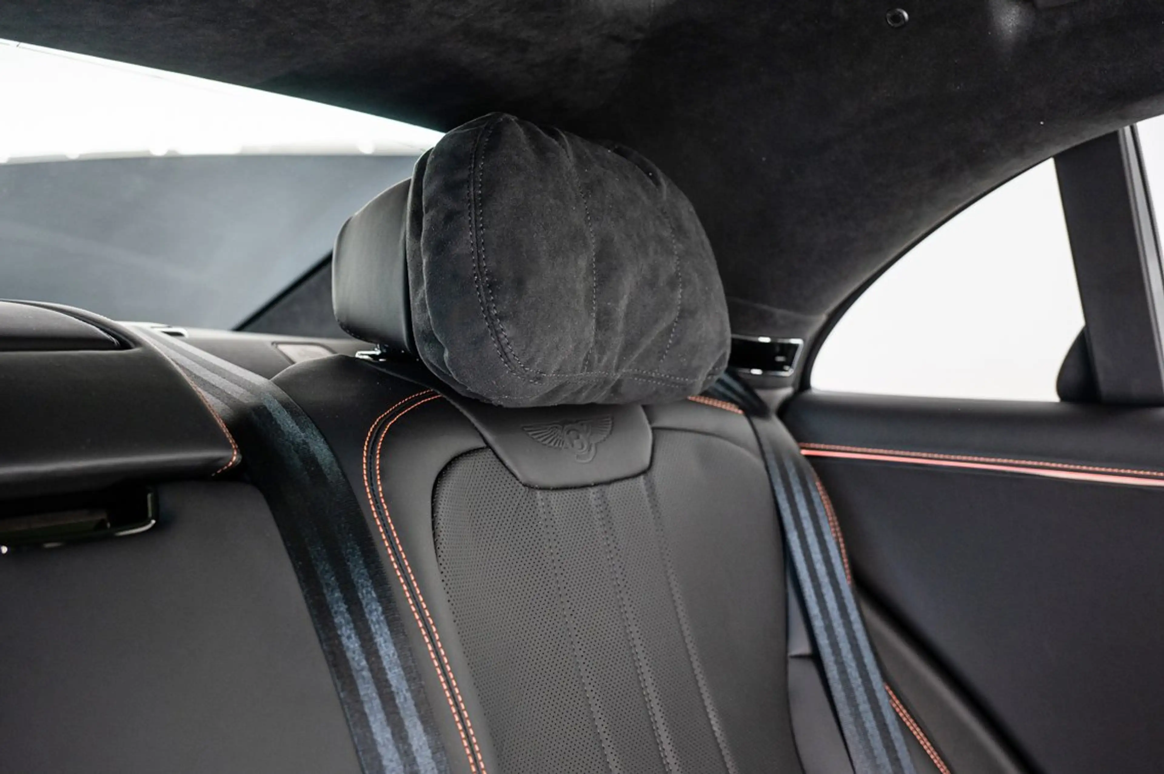 Bentley Flying Spur Flying Spur Black Edition V8 Hybrid — photo 15