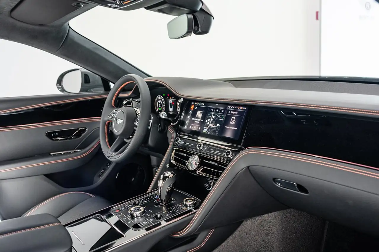 Bentley Flying Spur 2025 — фото 8
