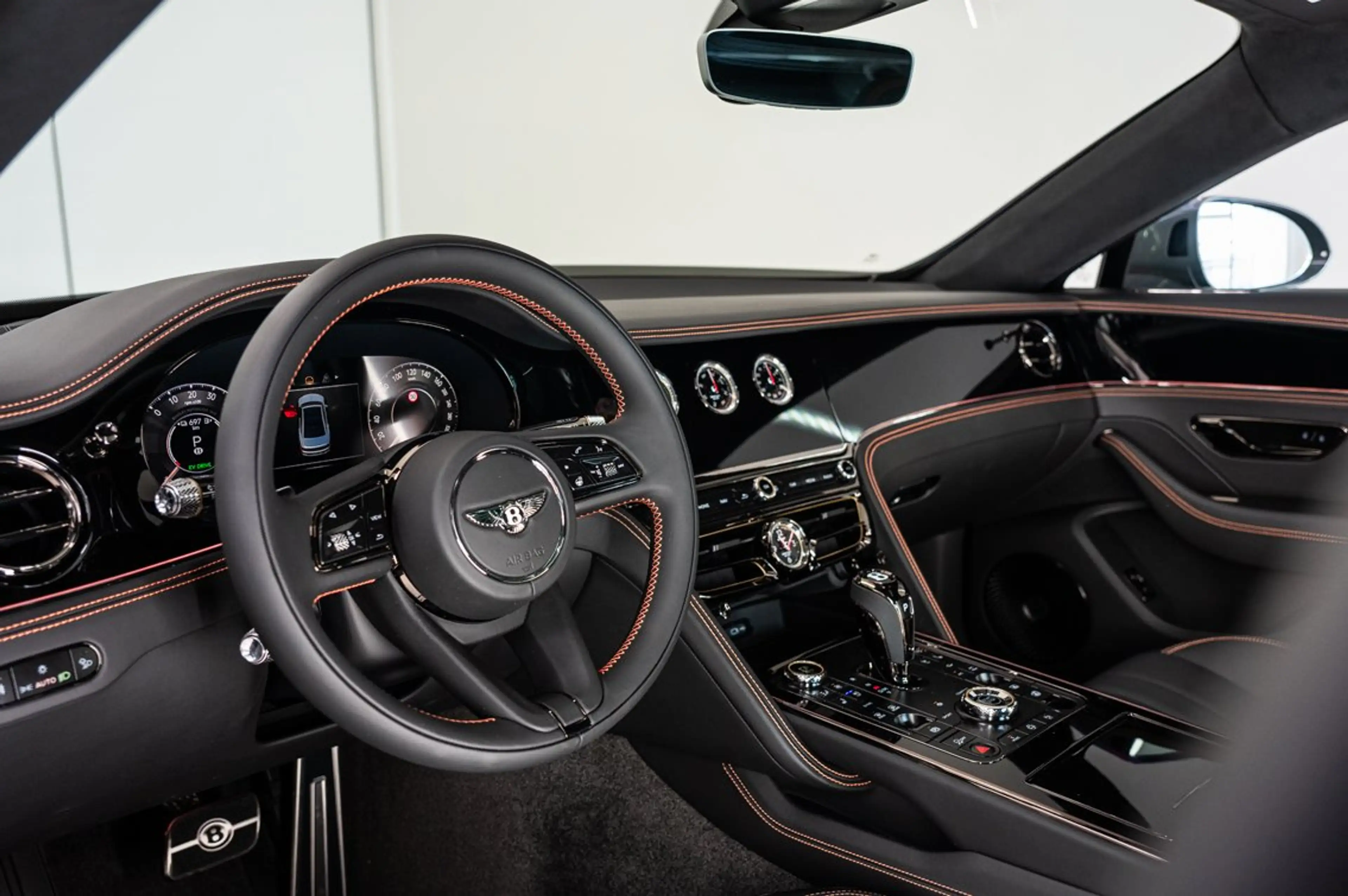 Bentley Flying Spur Flying Spur Black Edition V8 Hybrid — photo 12