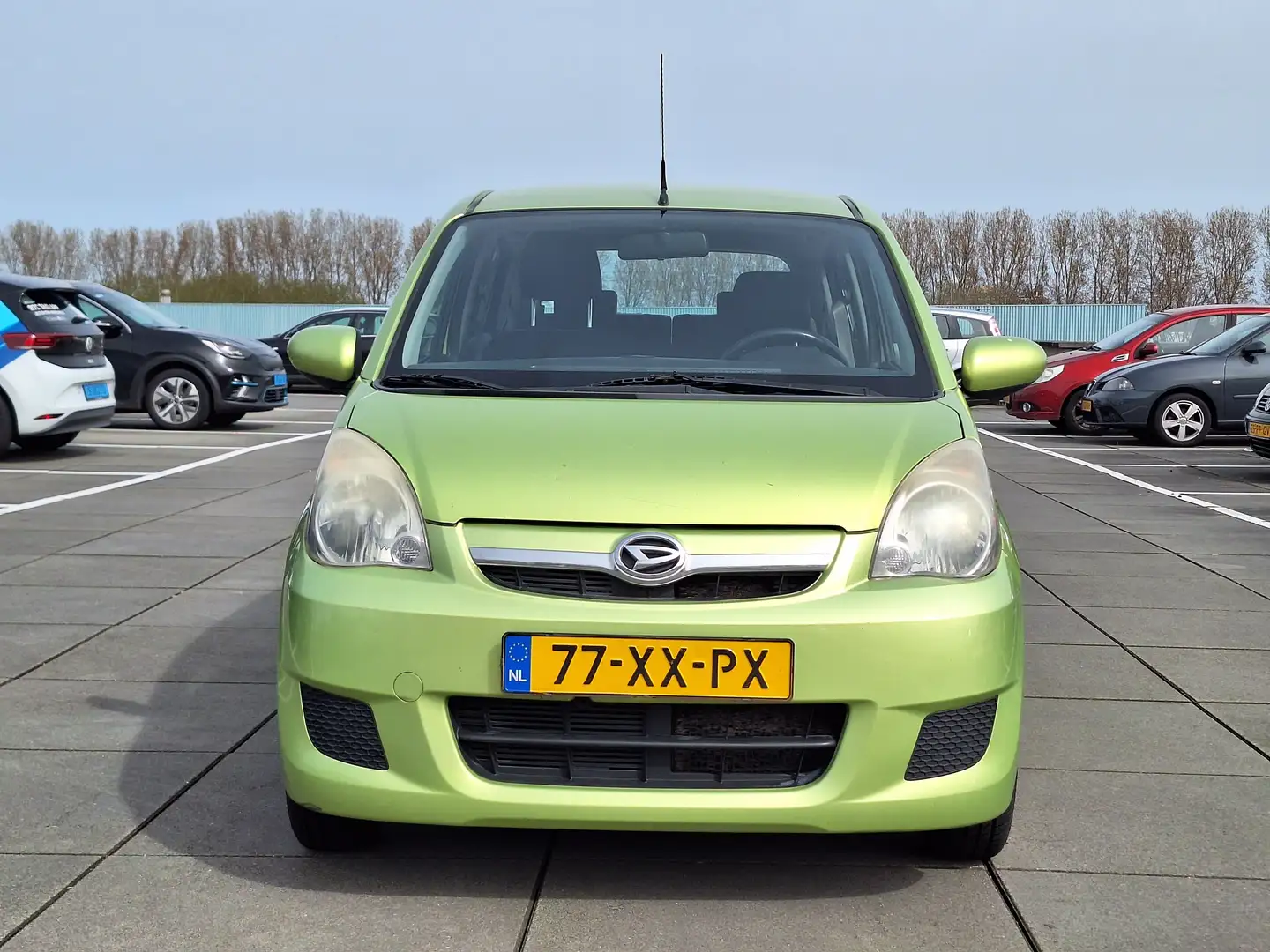 Daihatsu Cuore €2250,- 1.0 Premium Apk Nap pas INRUIL MOGELIJK Зелений - 2