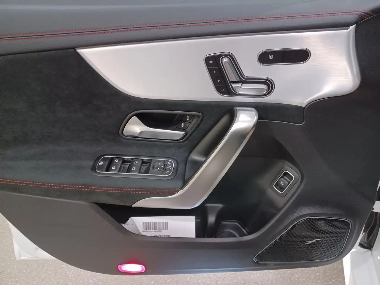 Mercedes-Benz CLA снимка Mercedes-Benz CLA