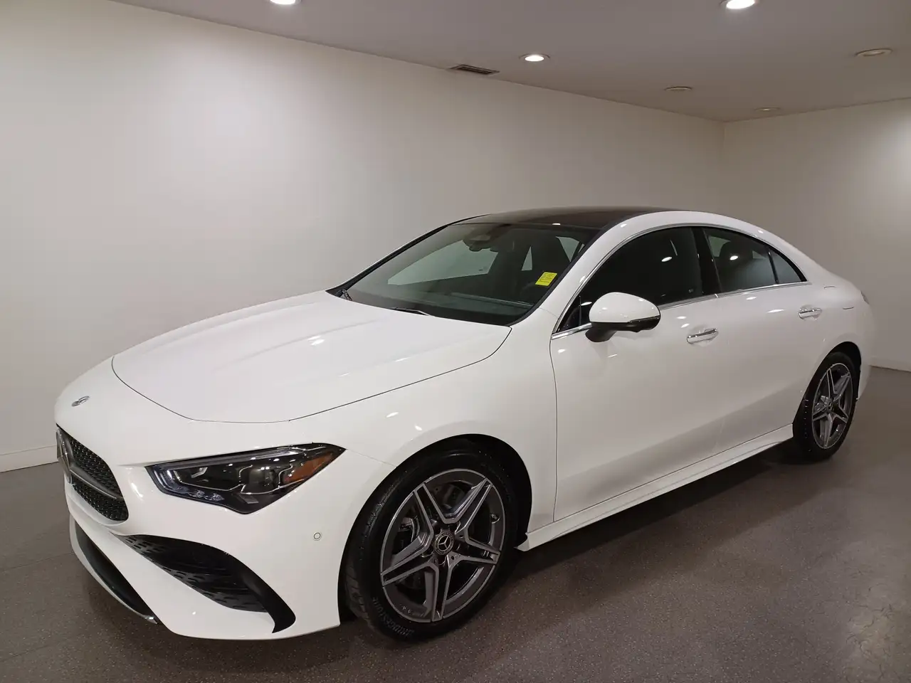 Mercedes-Benz CLA снимка Mercedes-Benz CLA
