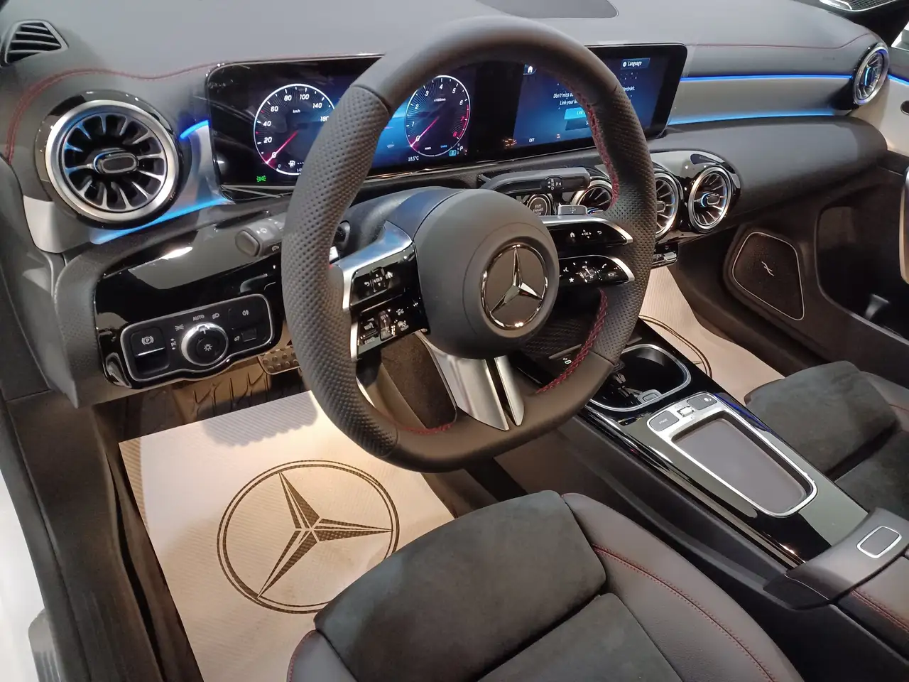 Mercedes-Benz CLA снимка Mercedes-Benz CLA