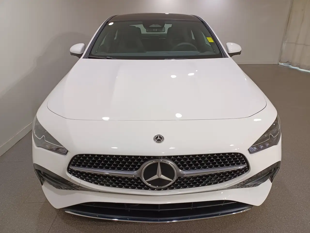 Mercedes-Benz CLA снимка Mercedes-Benz CLA