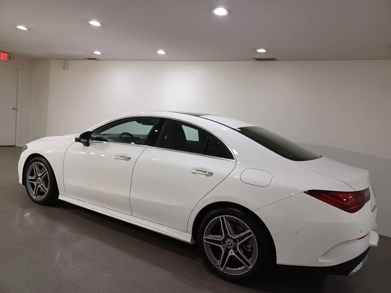Mercedes-Benz CLA снимка Mercedes-Benz CLA