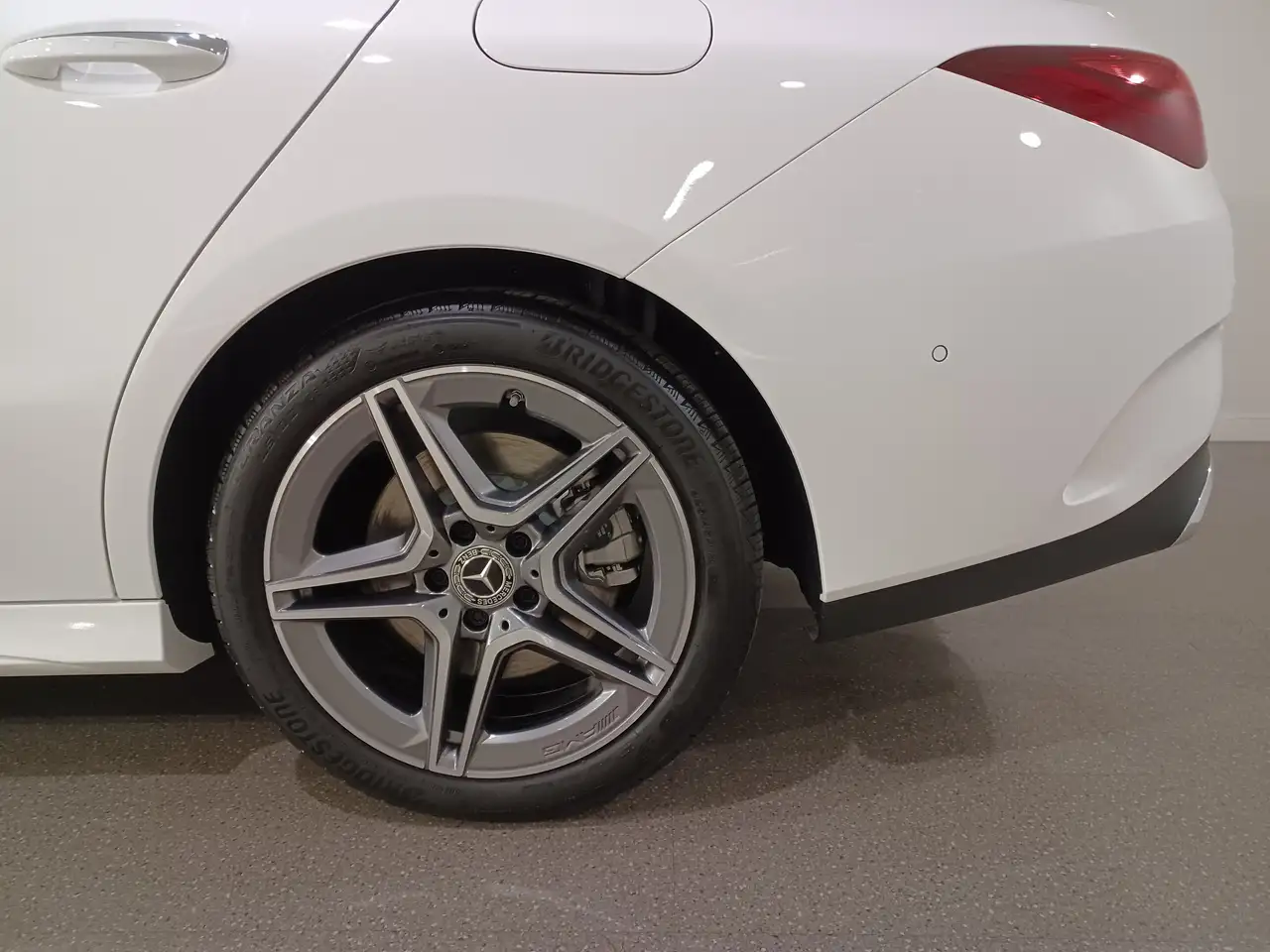 Mercedes-Benz CLA снимка Mercedes-Benz CLA