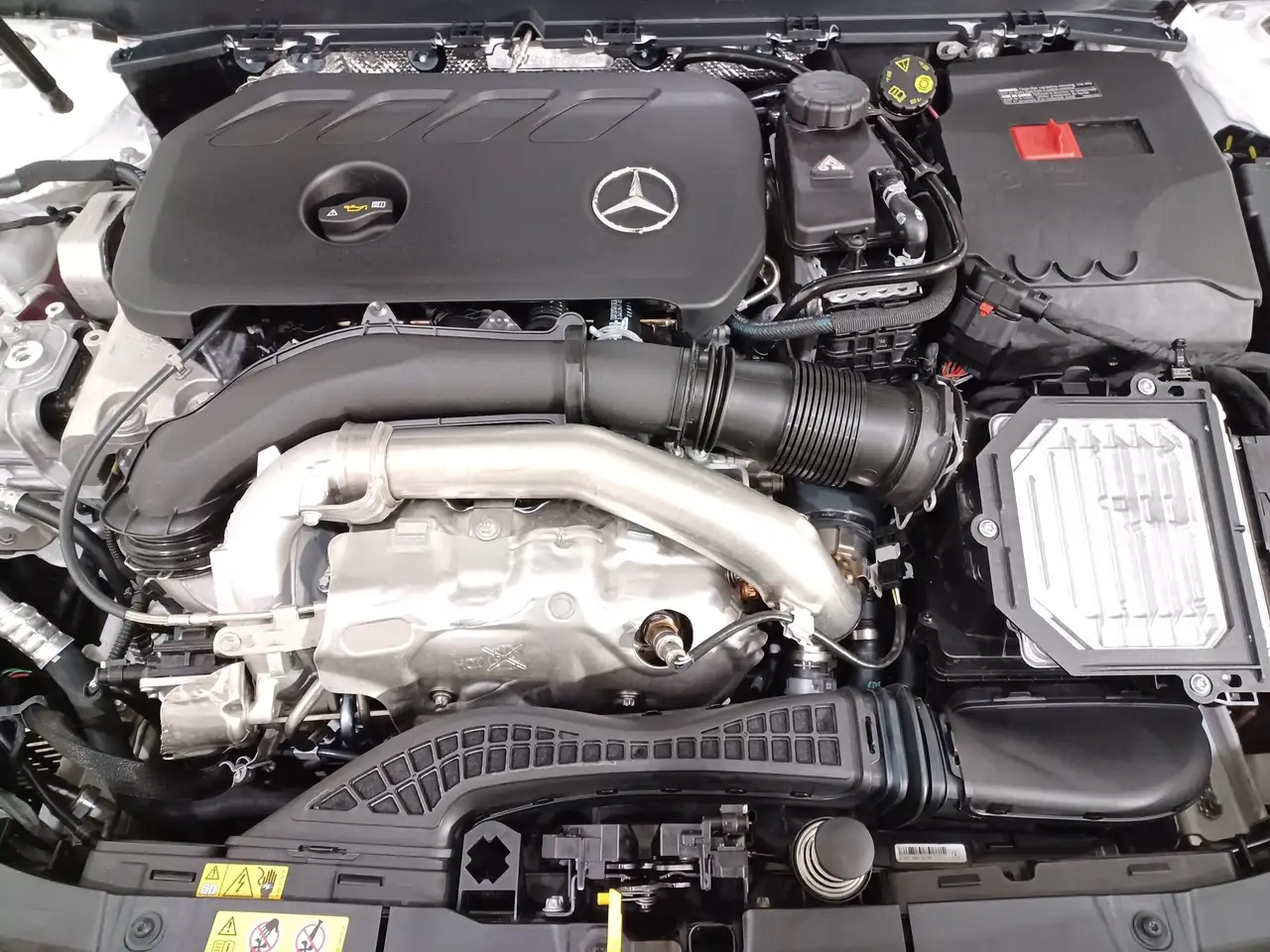 Mercedes-Benz CLA снимка Mercedes-Benz CLA