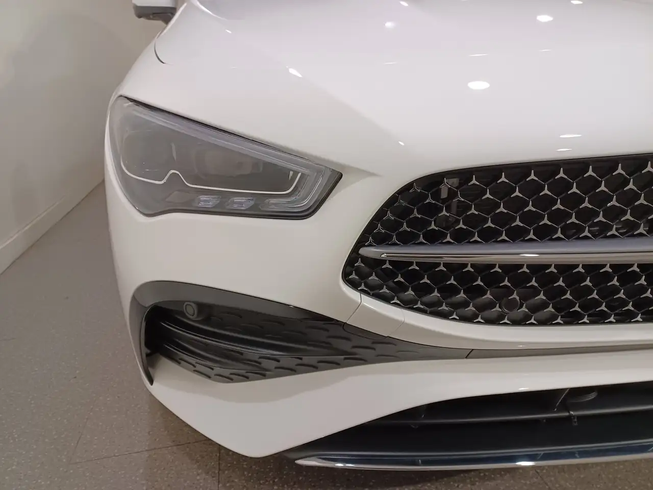 Mercedes-Benz CLA снимка Mercedes-Benz CLA