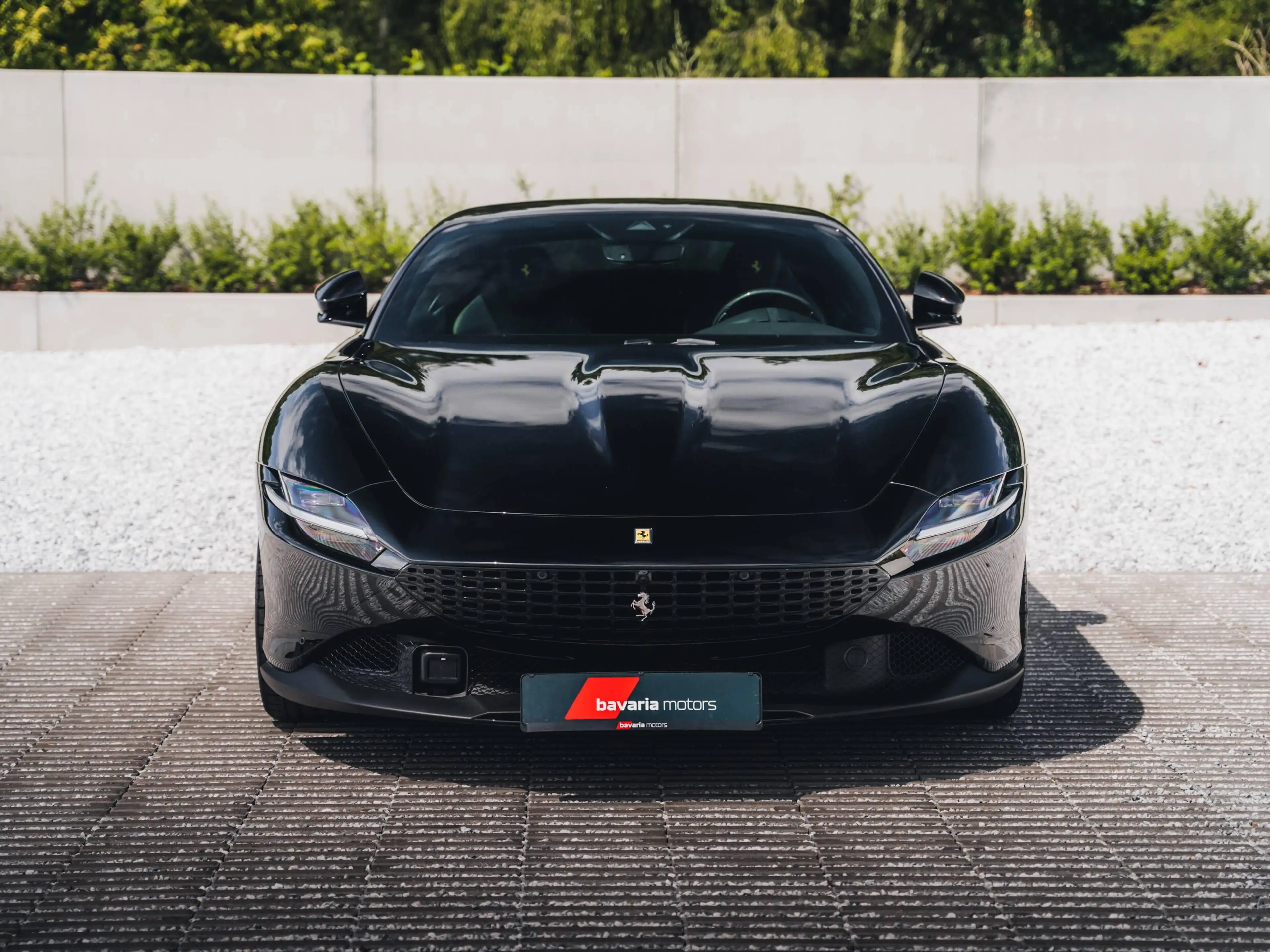 Ferrari Roma Nero DS / Carbon / Pass. Display / 20" — photo 2