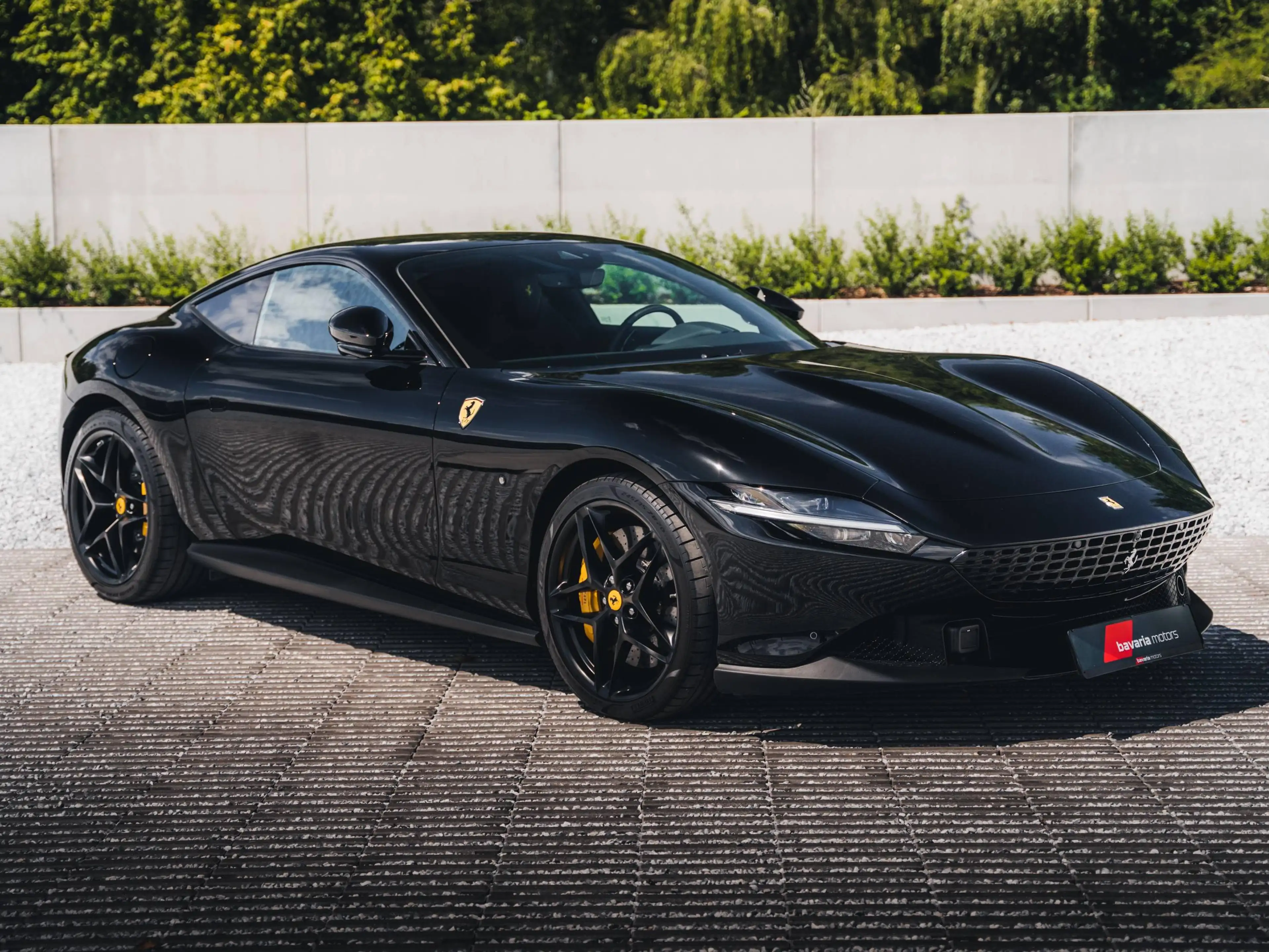 Ferrari Roma Nero DS / Carbon / Pass. Display / 20"