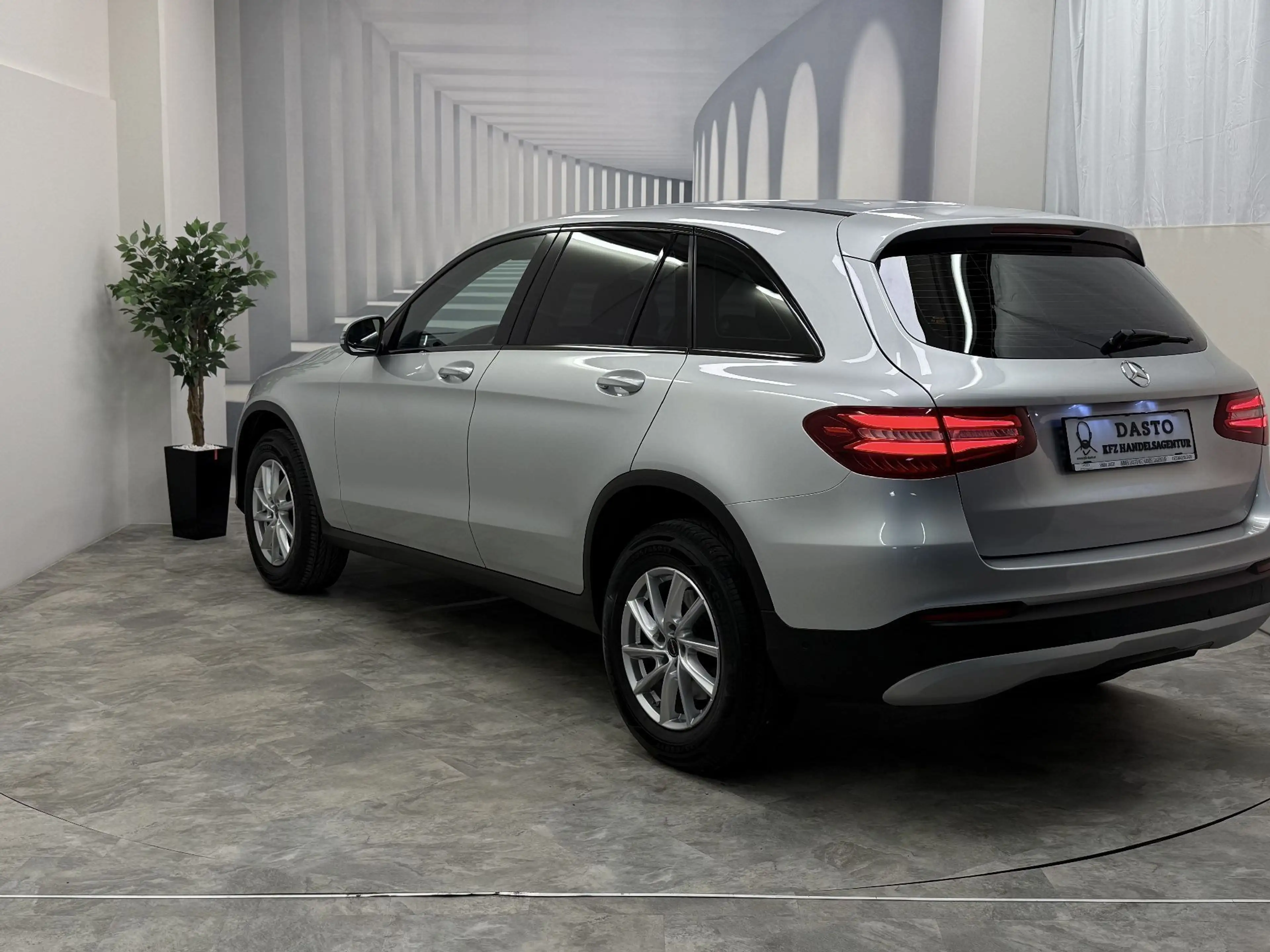 Mercedes-Benz GLC 220 4 MATIC II Sitzh. II RFK II Command II — photo 10