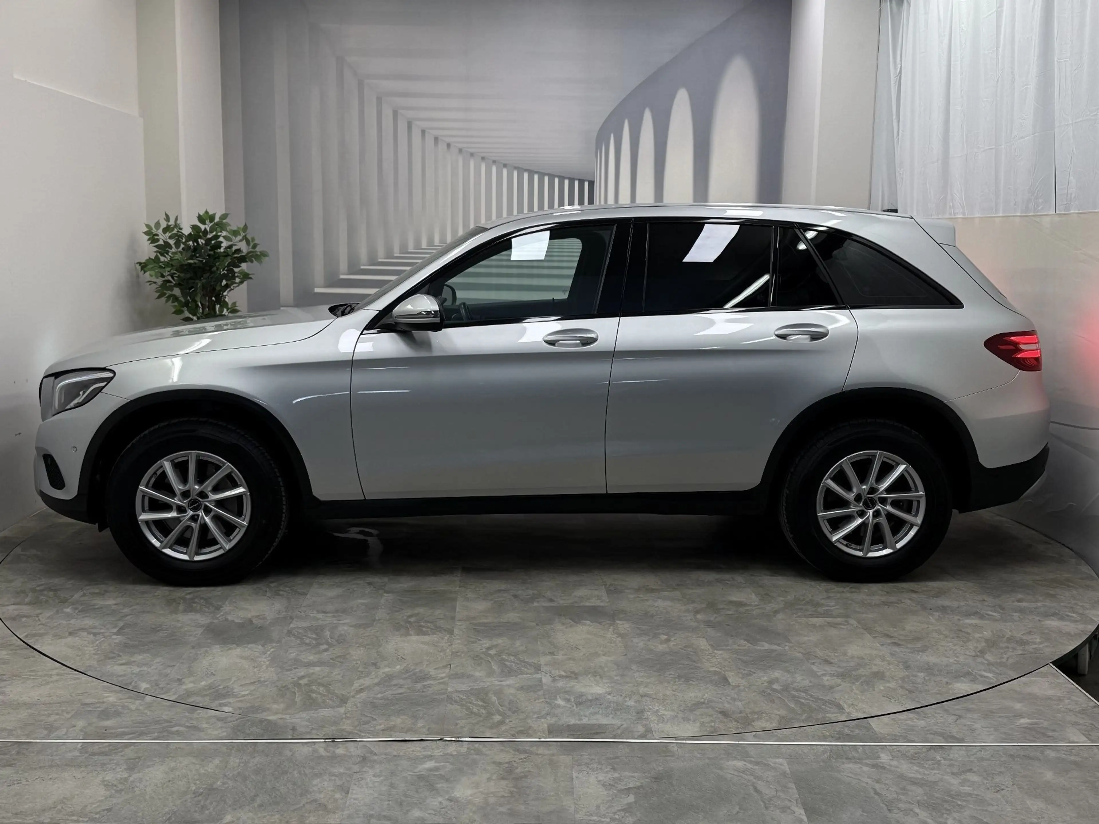 Mercedes-Benz GLC 220 4 MATIC II Sitzh. II RFK II Command II — photo 11