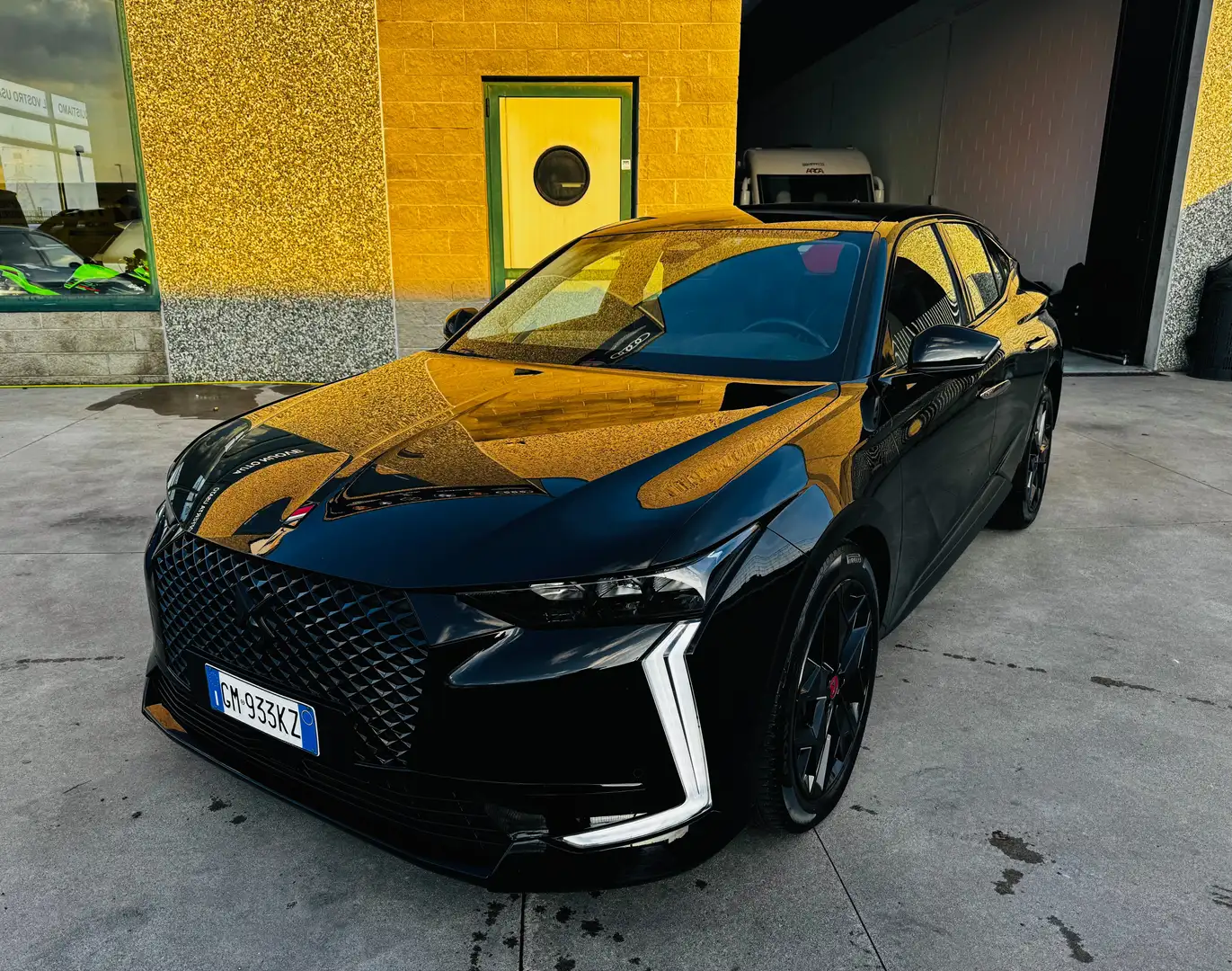 DS Automobiles DS 4 DS4 1.5 bluehdi Performance Line Plus Zwart - 1