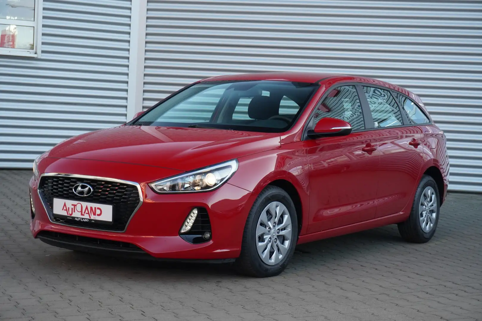 Hyundai i30 CW 1.6 CRDi Select Tempomat Spurhalte Rouge - 2