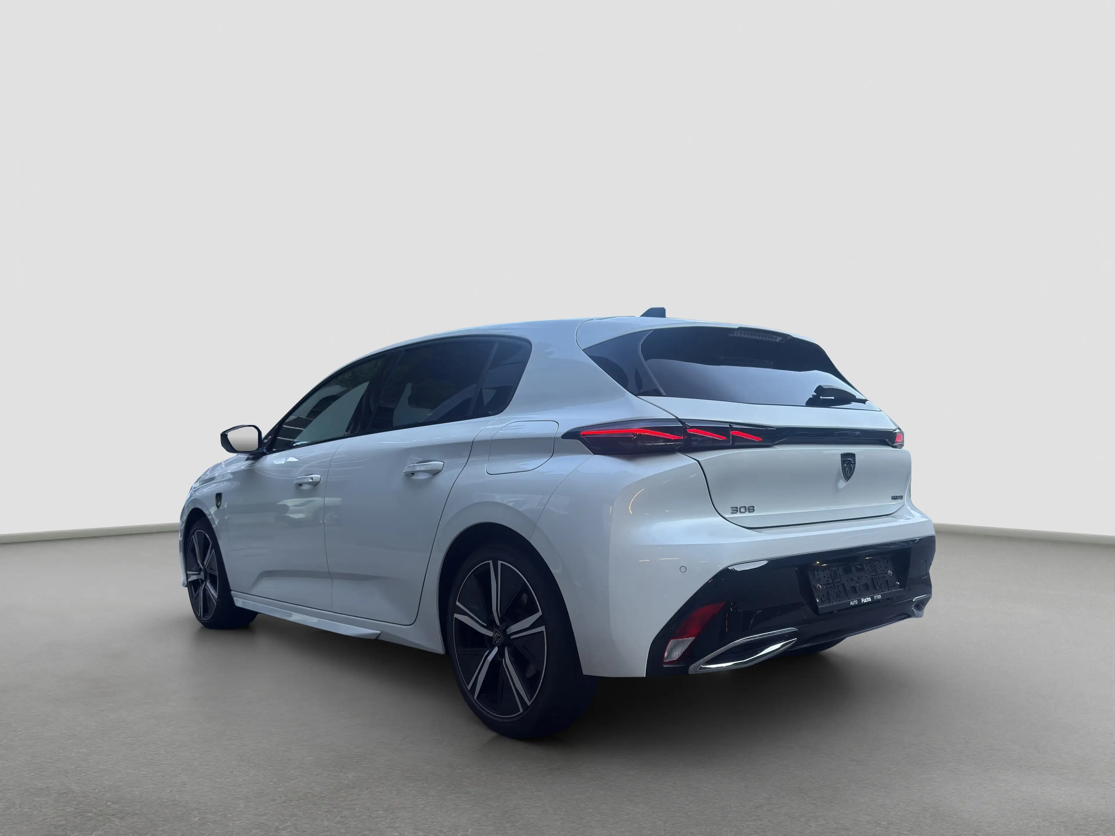 Peugeot 308 308 Hybrid GT180 e-EAT8 — photo 3