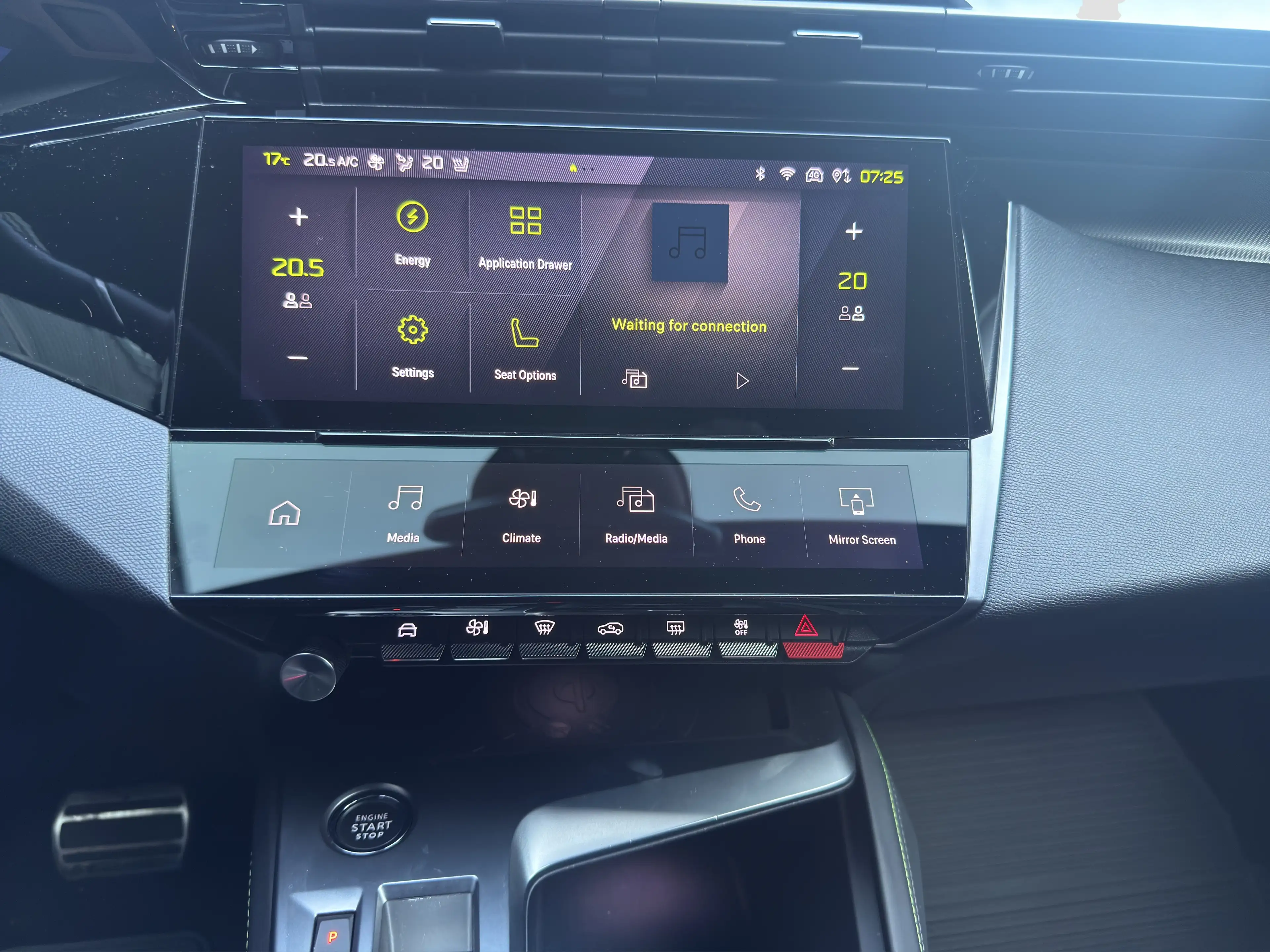 Peugeot 308 308 Hybrid GT180 e-EAT8 — photo 13