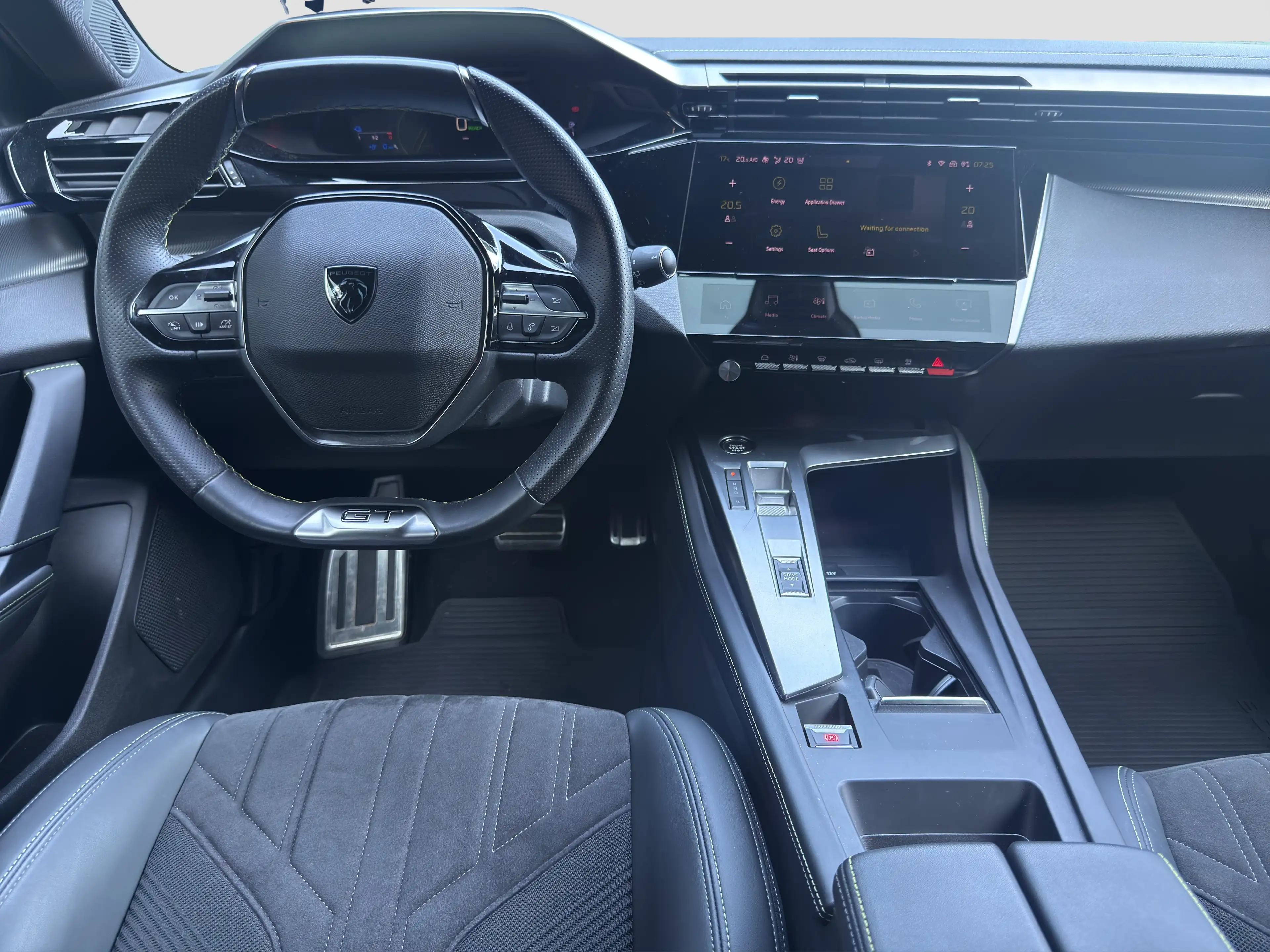Peugeot 308 308 Hybrid GT180 e-EAT8 — photo 11