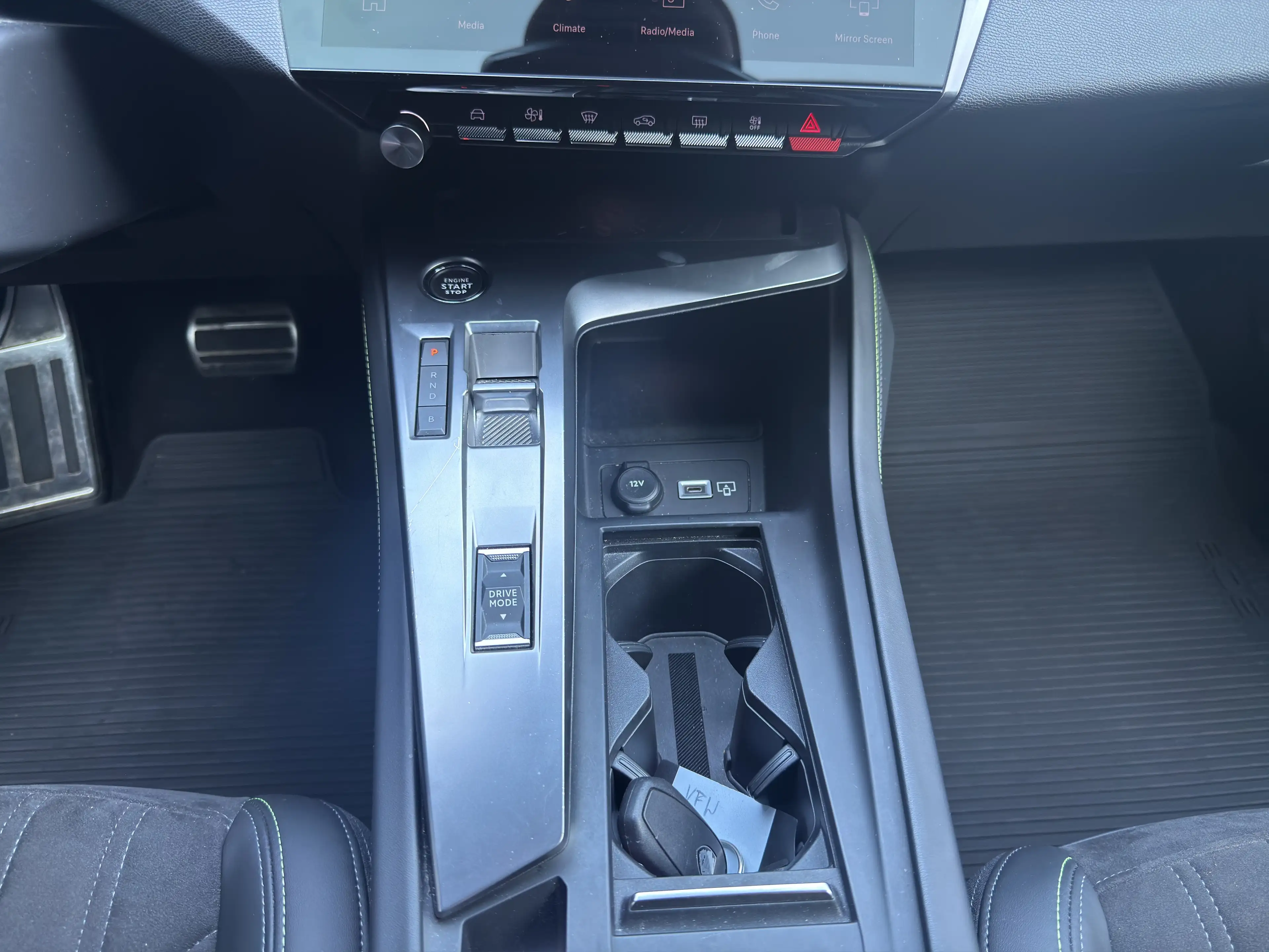 Peugeot 308 308 Hybrid GT180 e-EAT8 — photo 12