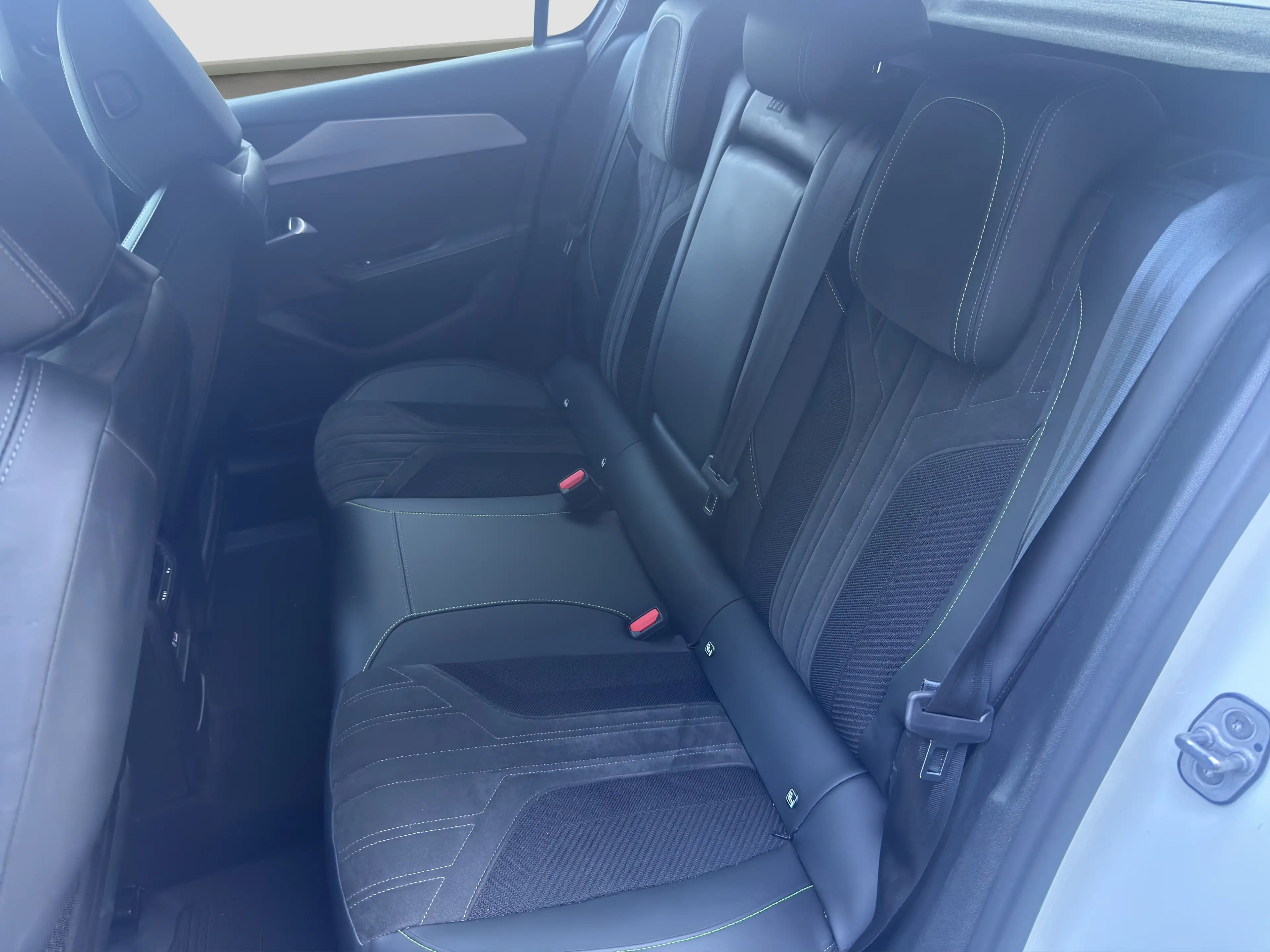 Peugeot 308 308 Hybrid GT180 e-EAT8 — photo 10