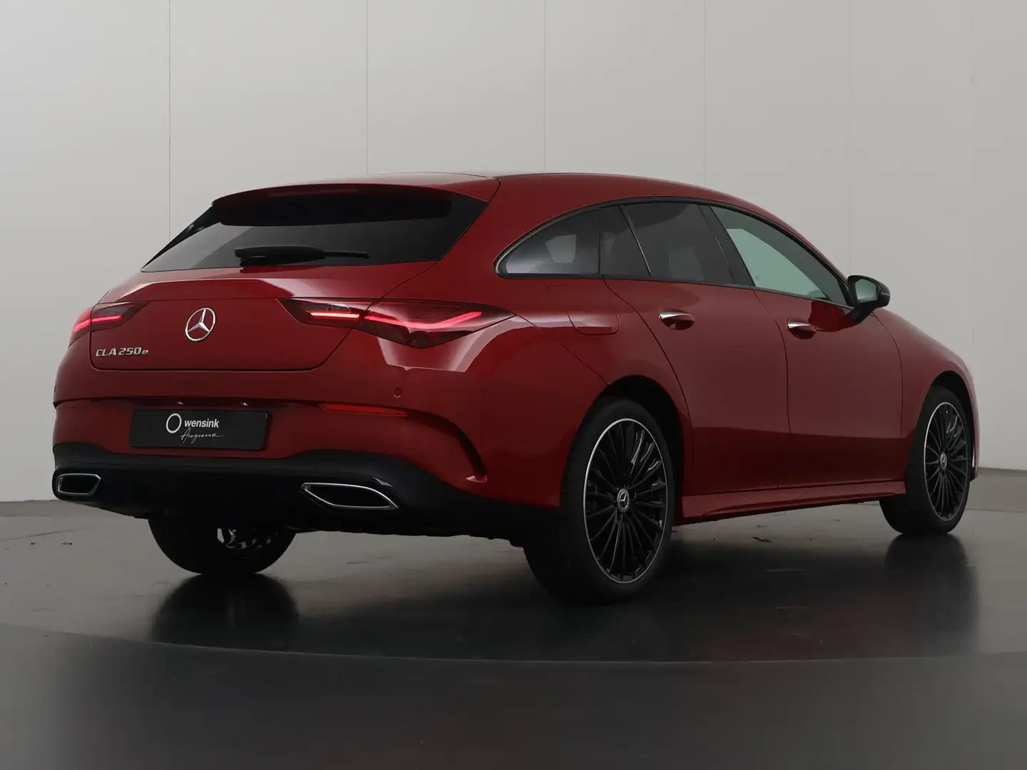 Mercedes-Benz CLA-Klasse Shooting Brake Star Edition AMG | Panor Rouge - 2