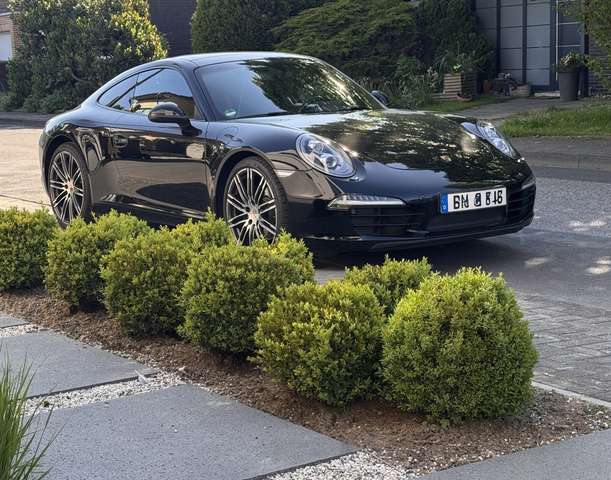 Imagine Porsche 991 911 Carrera Black Edition