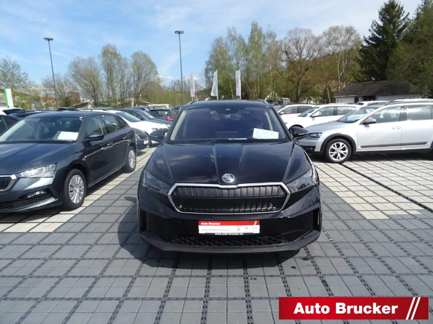 Skoda Enyaq 80 Suite AHK Alu LED FSE Klimaautomatik Schwarz - 2