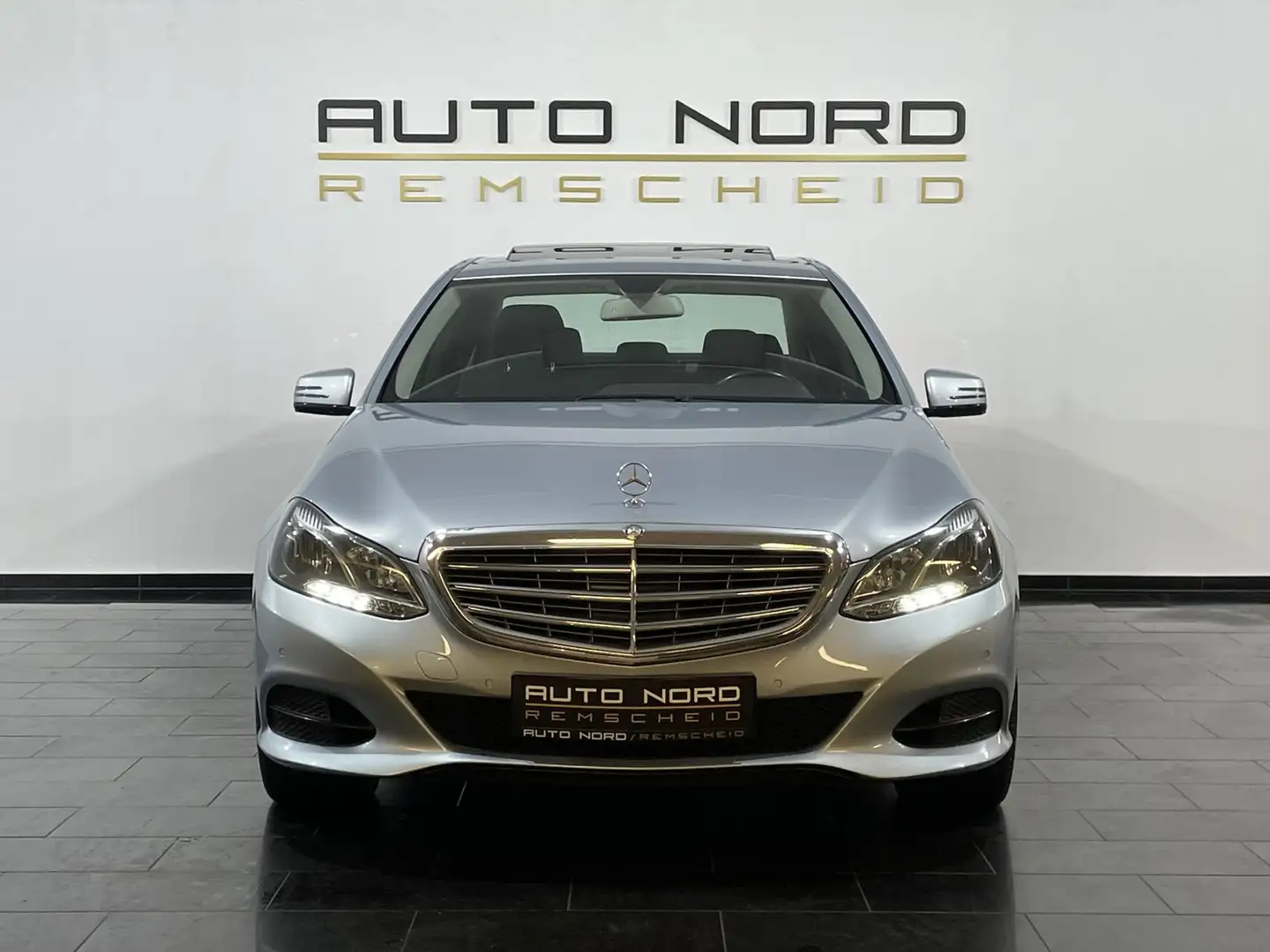 Mercedes-Benz E 220 CDI BlueEfficiency*S.Dach*Parkhilfe* Silber - 2