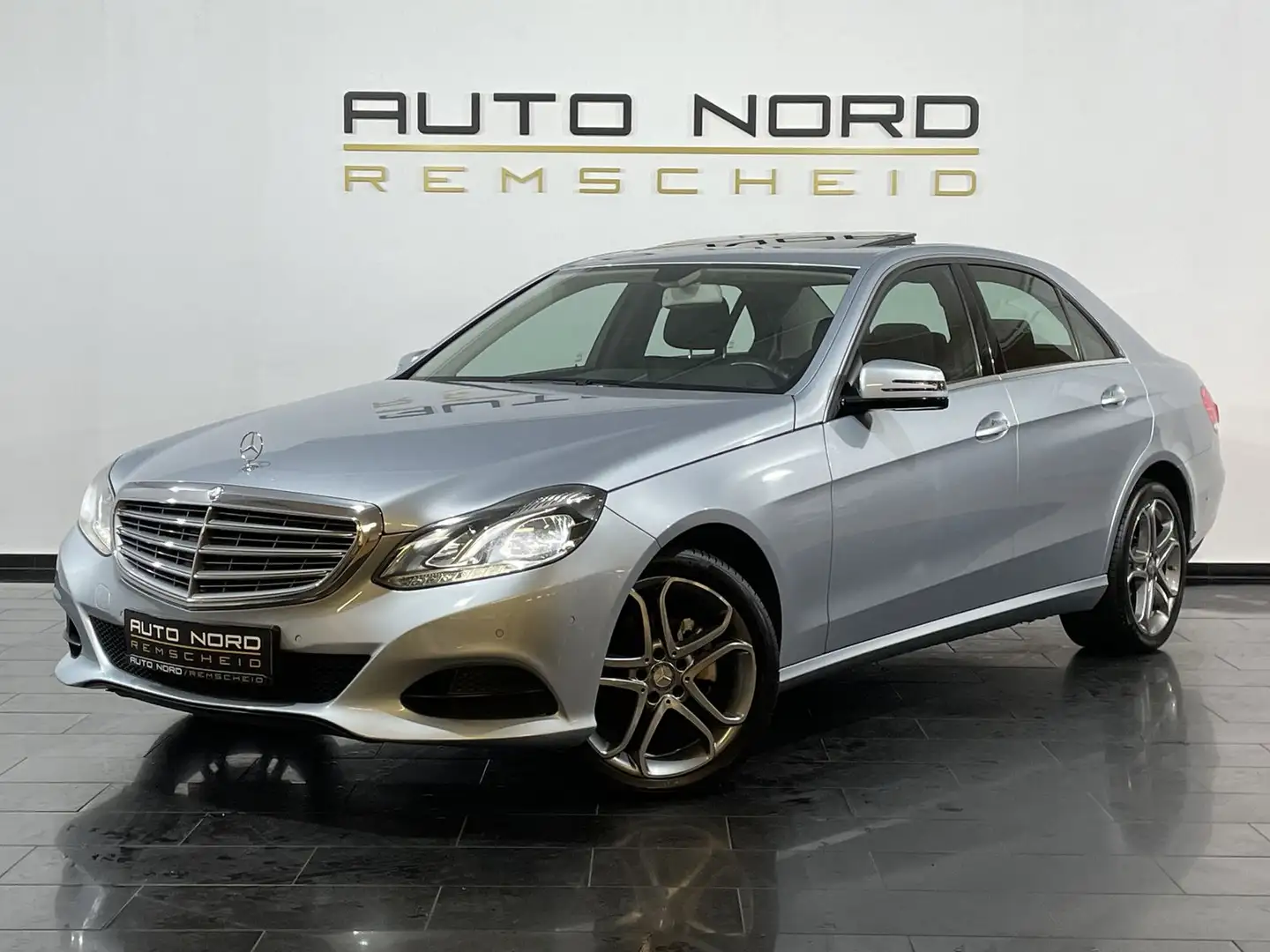 Mercedes-Benz E 220 CDI BlueEfficiency*S.Dach*Parkhilfe* Silber - 1