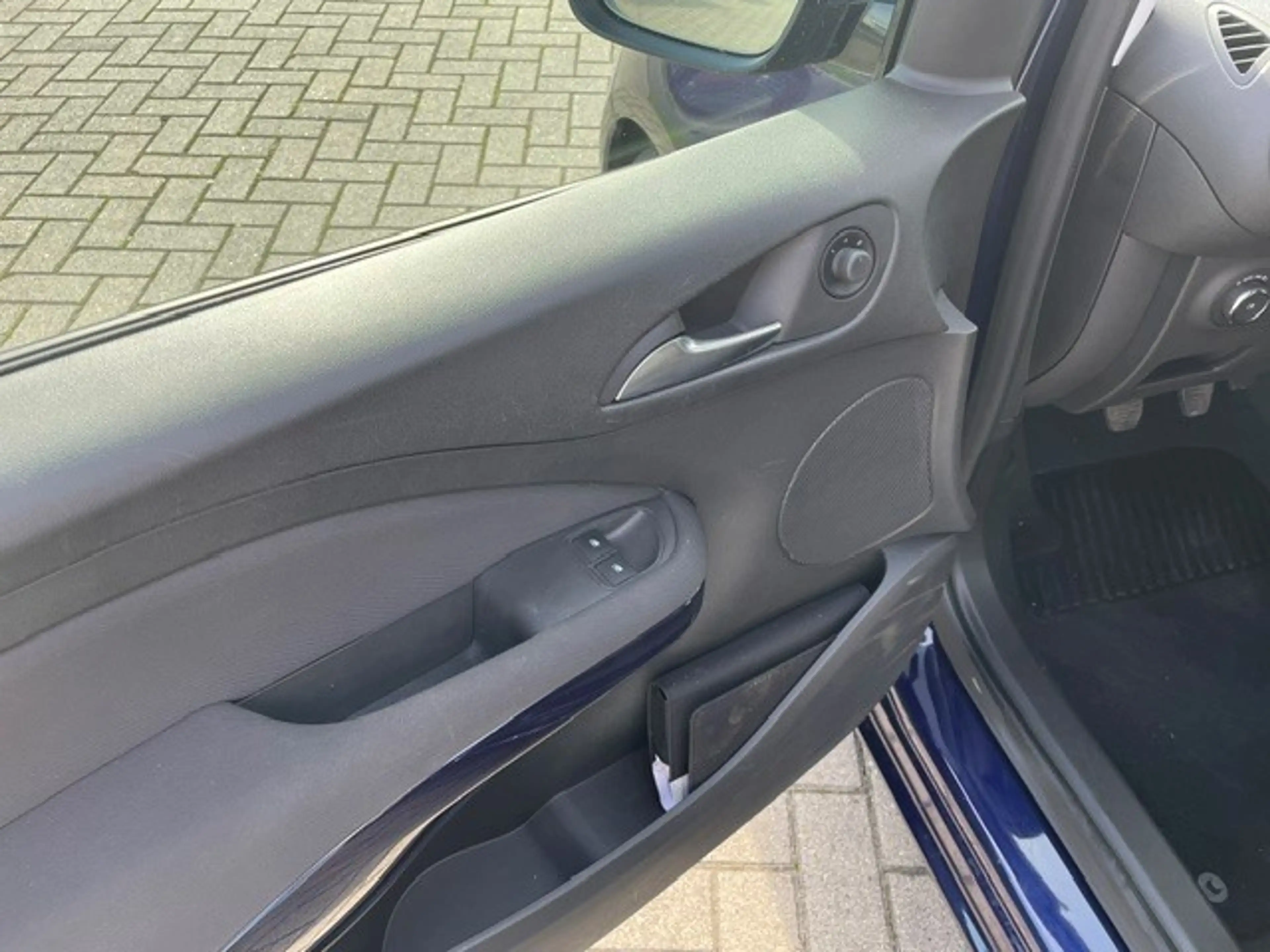 Opel Adam 1.0 Turbo Rocks — photo 4