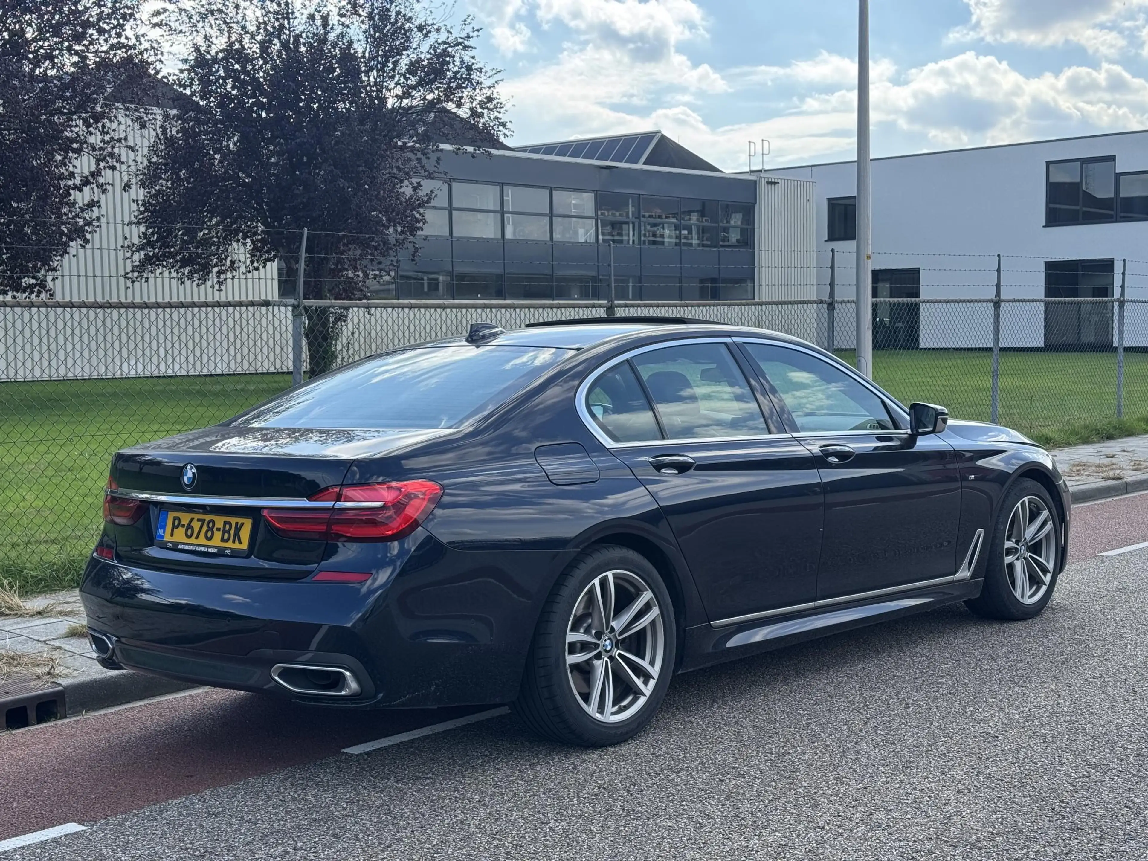 BMW 730 7-serie 730d High Executive M-Sport Lichte Schade — photo 3