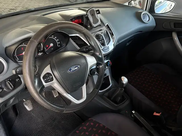 Ford Fiesta view 11