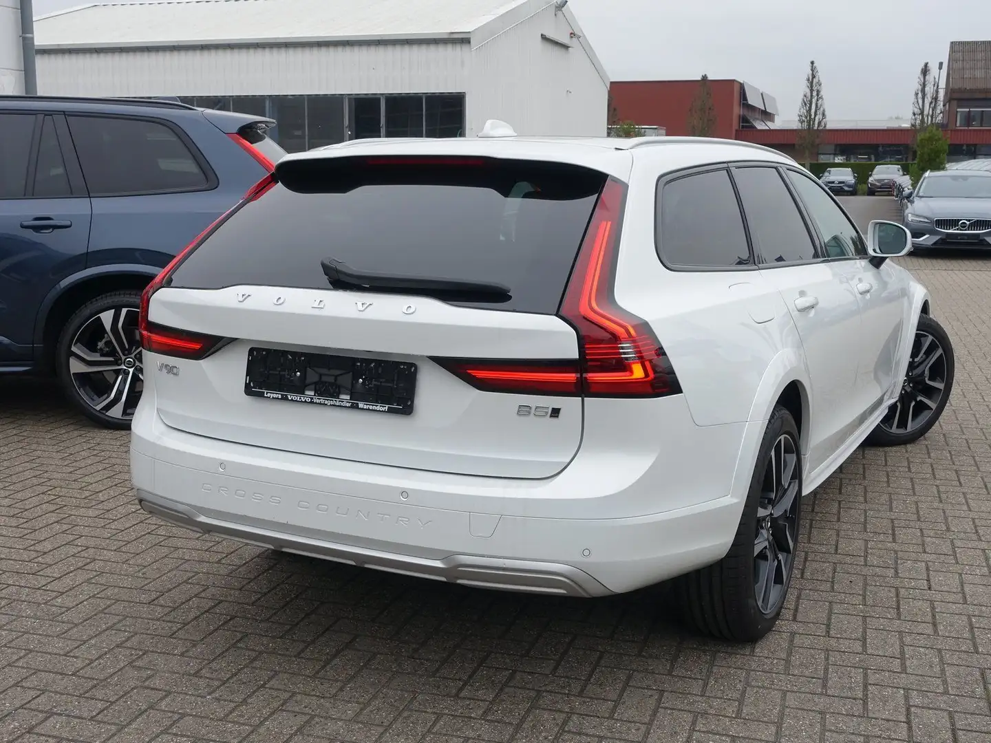Volvo V90 Cross Country V90 B5 AWD Cross Country Ultimate/Pano/Standh. Wit - 2