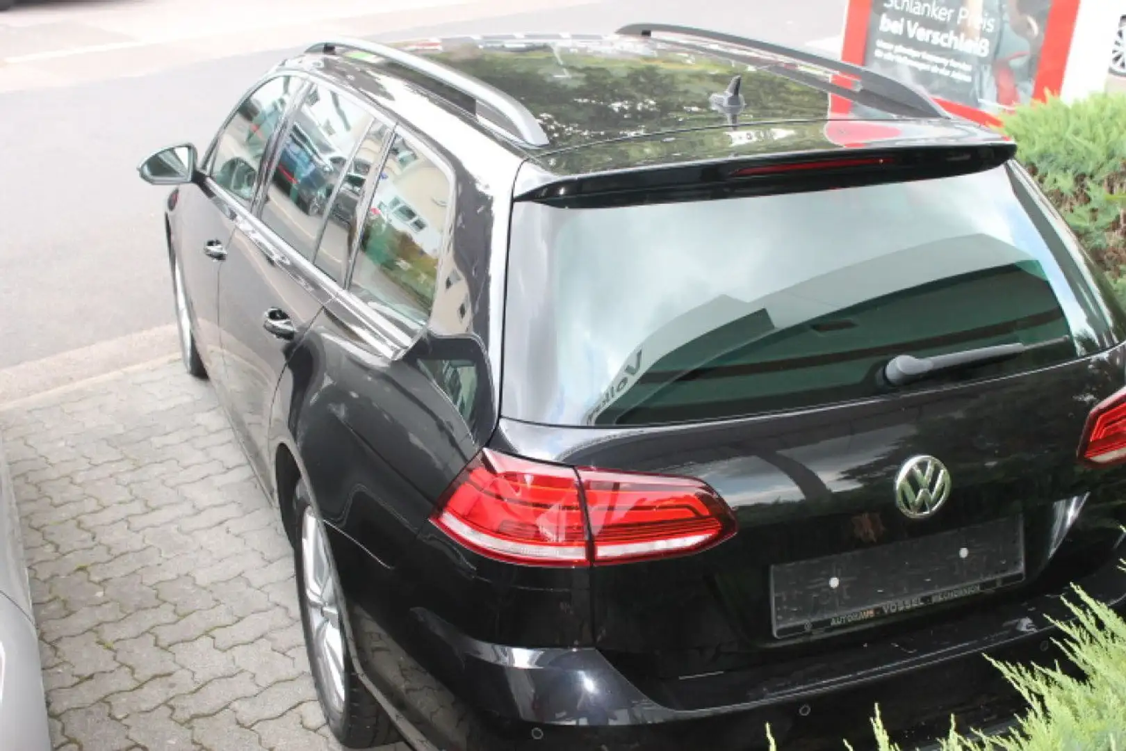 Volkswagen Golf Variant 1.0 TSI OPF Comfortline Navi Klima Schwarz - 2