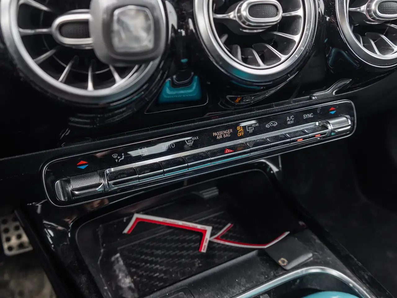 Mercedes-Benz CLA снимка Mercedes-Benz CLA