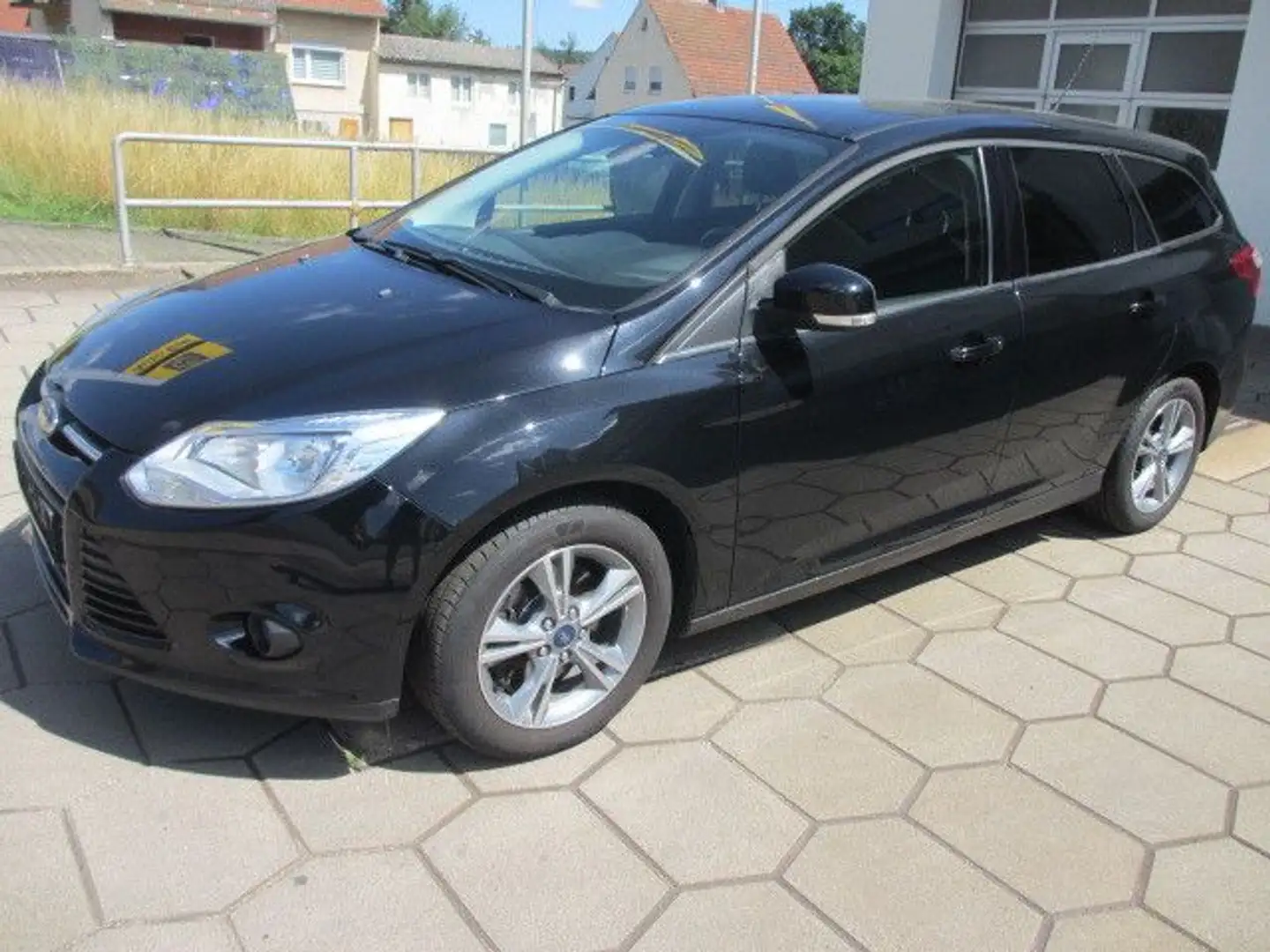 Ford Focus Turnier Sync Edition, 8-fach Bereift Schwarz - 2