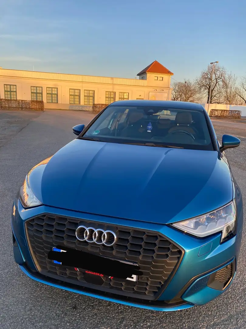 Audi A3 40 TFSI e basis Blau - 2