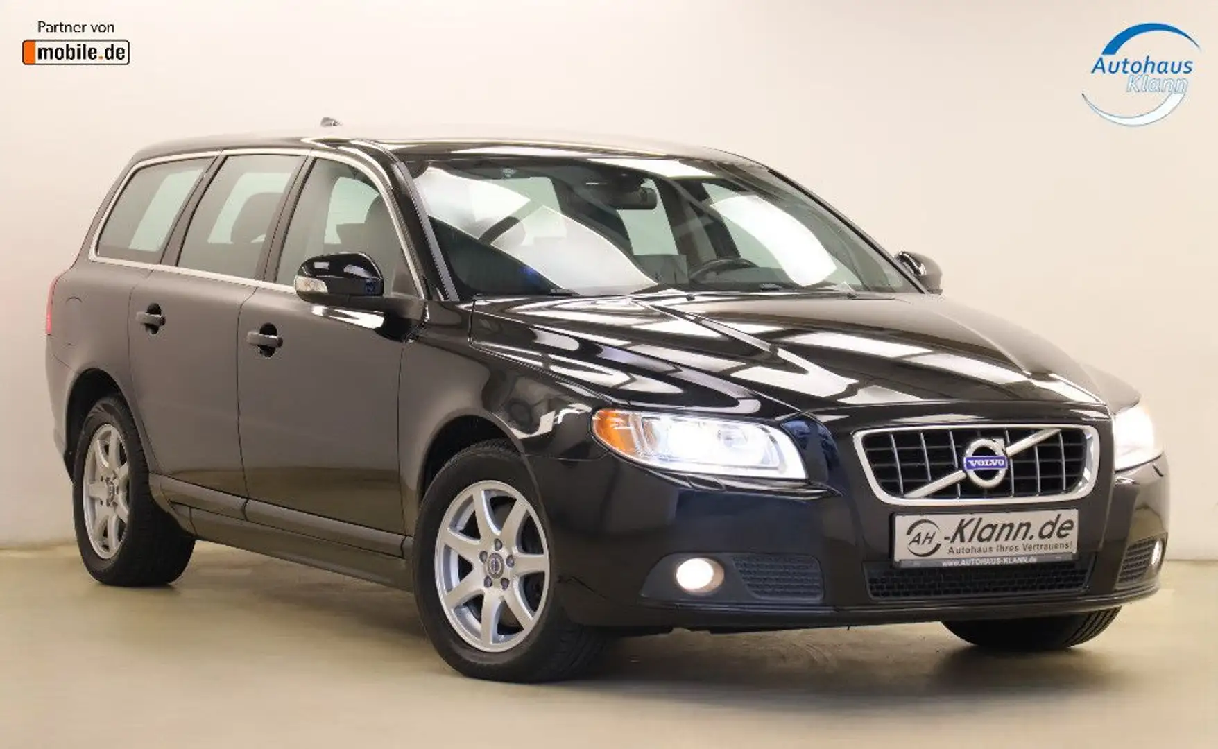 Volvo V70 2.4 D5 224PS Automatik AWD Momentum Navi Noir - 1